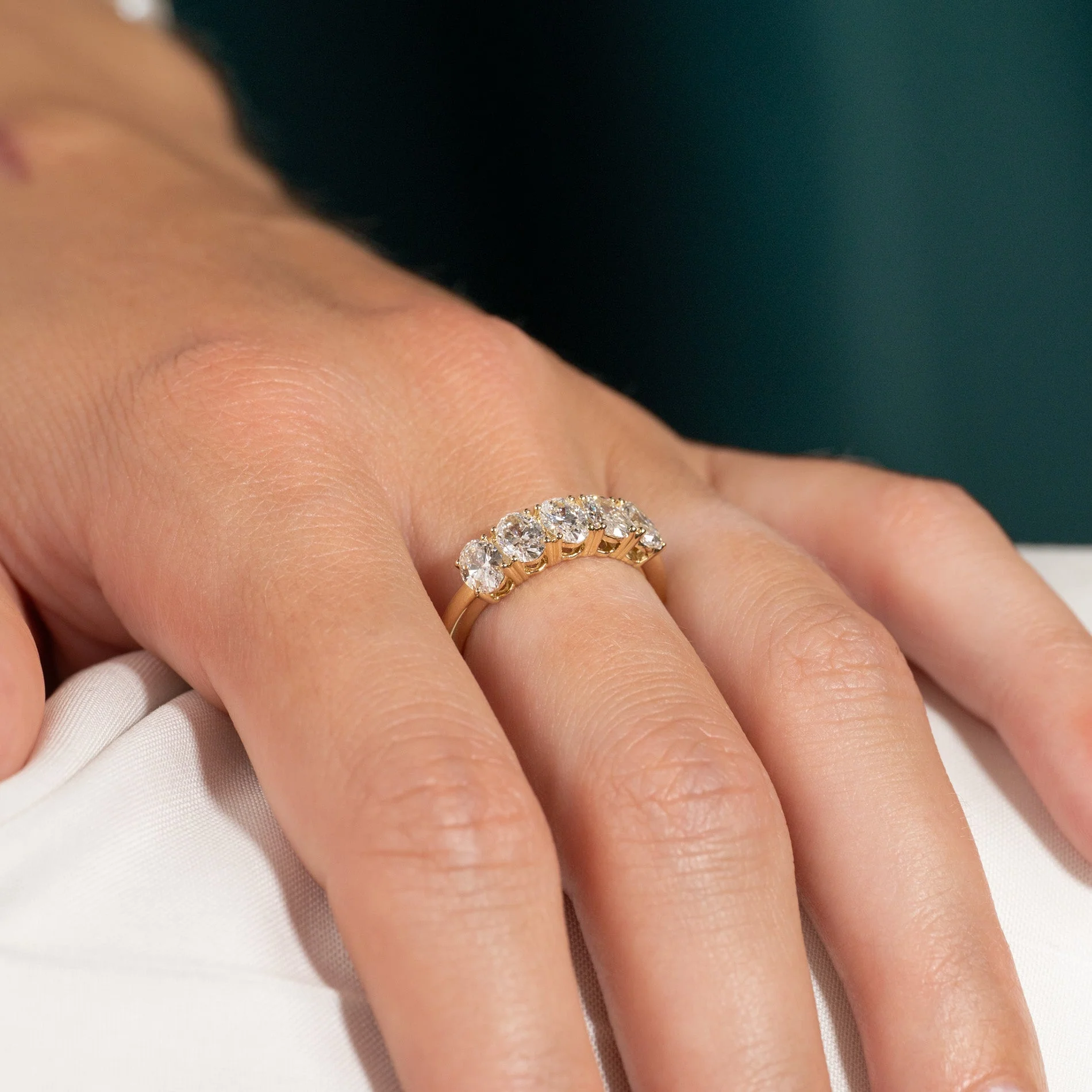 FIVE STONE OVAL-CUT LAB-DIAMOND RING - 1.5ct - YG - Image 5