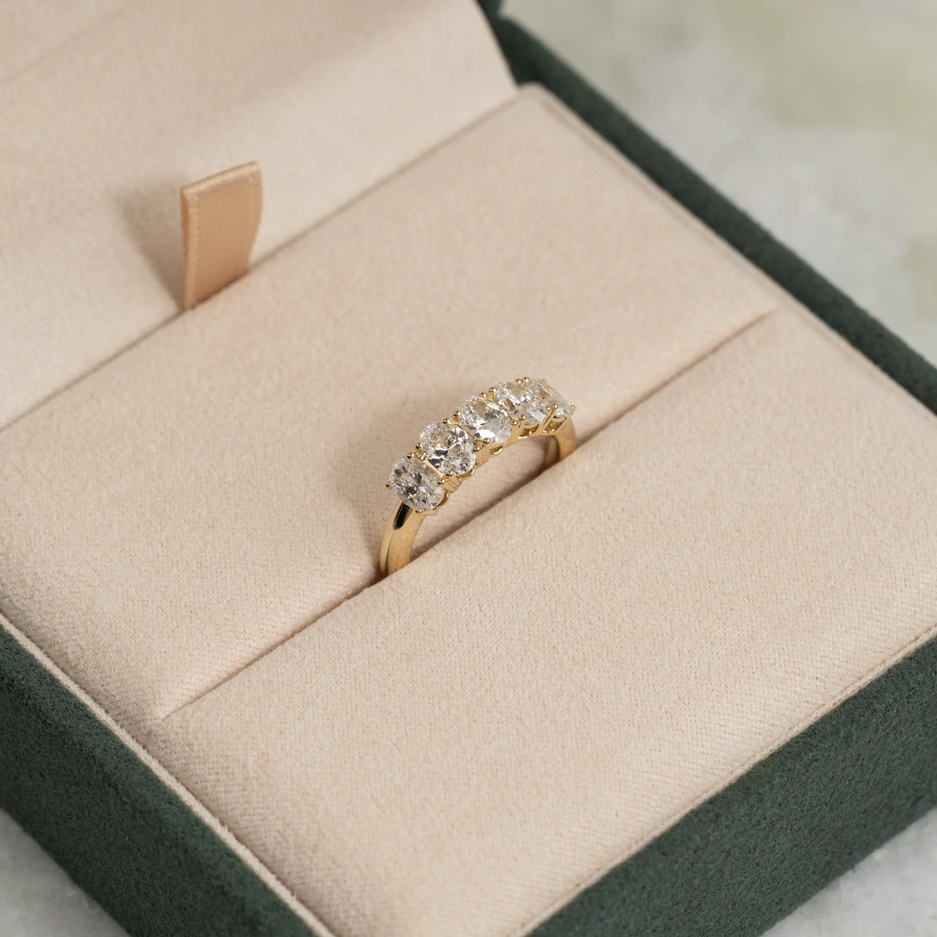 FIVE STONE OVAL-CUT LAB-DIAMOND RING - 1.5ct - YG - Image 7