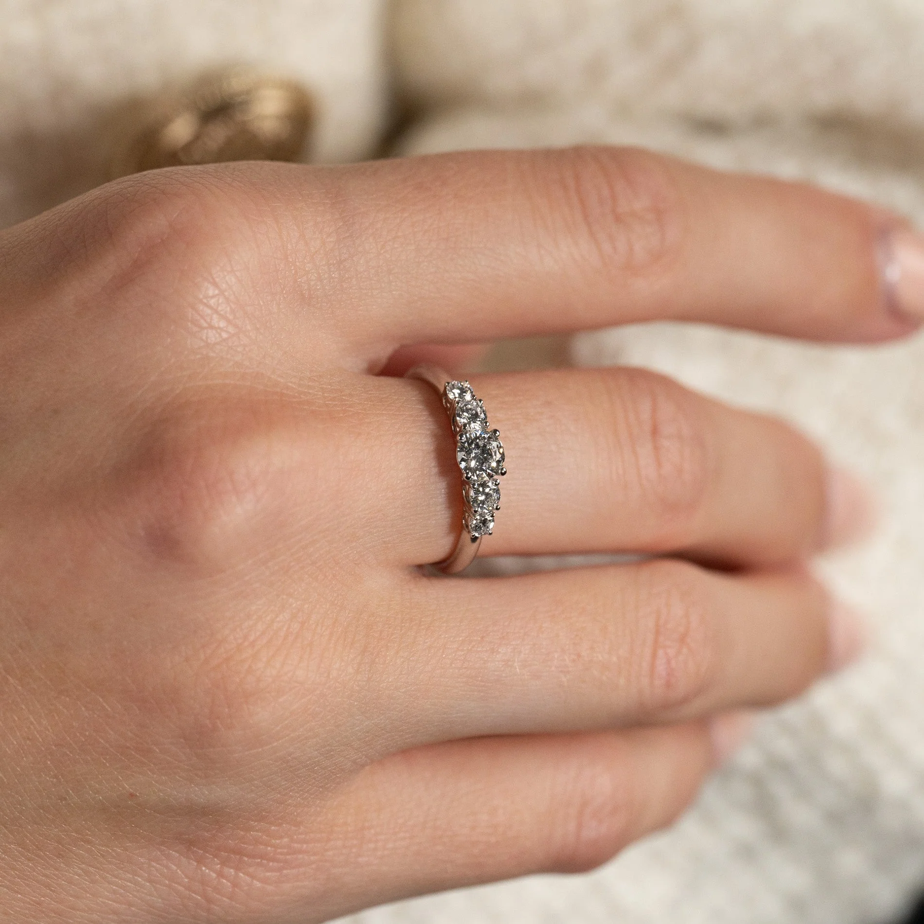 FIVE-STONE TRELLIS LAB-DIAMOND RING - 0.7ct - WG - Image 2