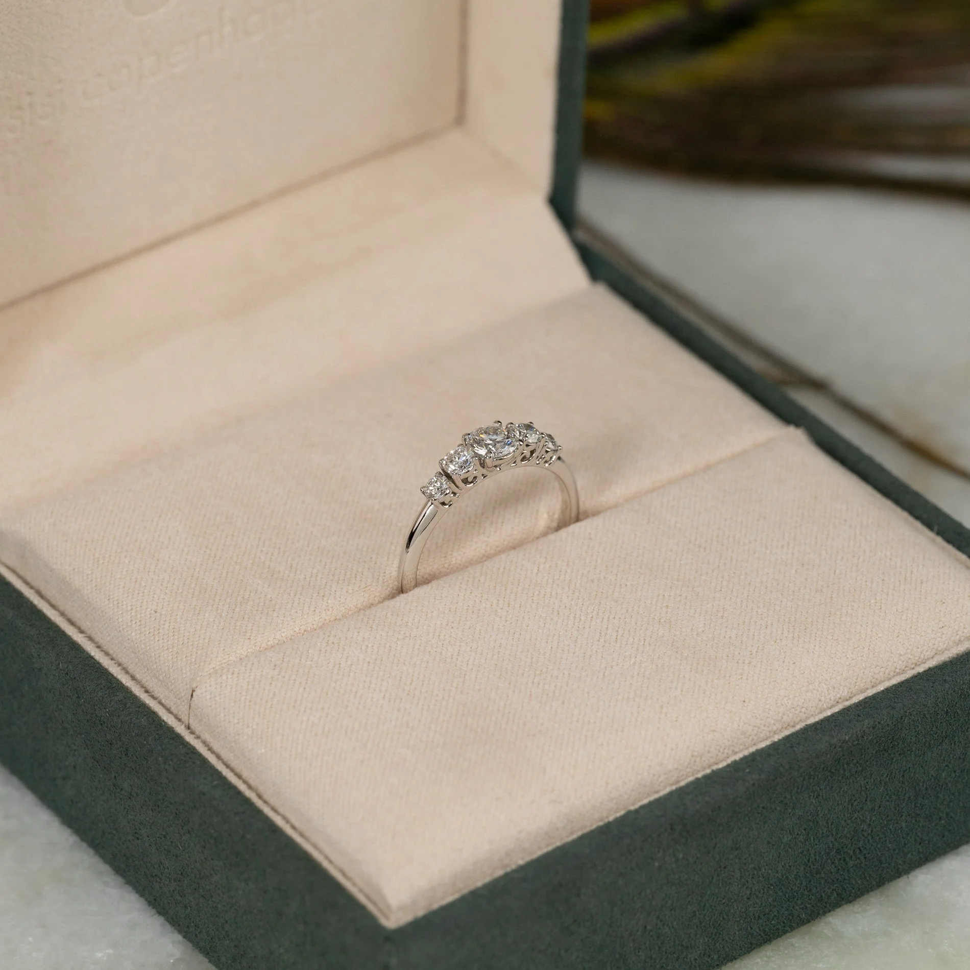FIVE-STONE TRELLIS LAB-DIAMOND RING - 0.7ct - WG - Image 3