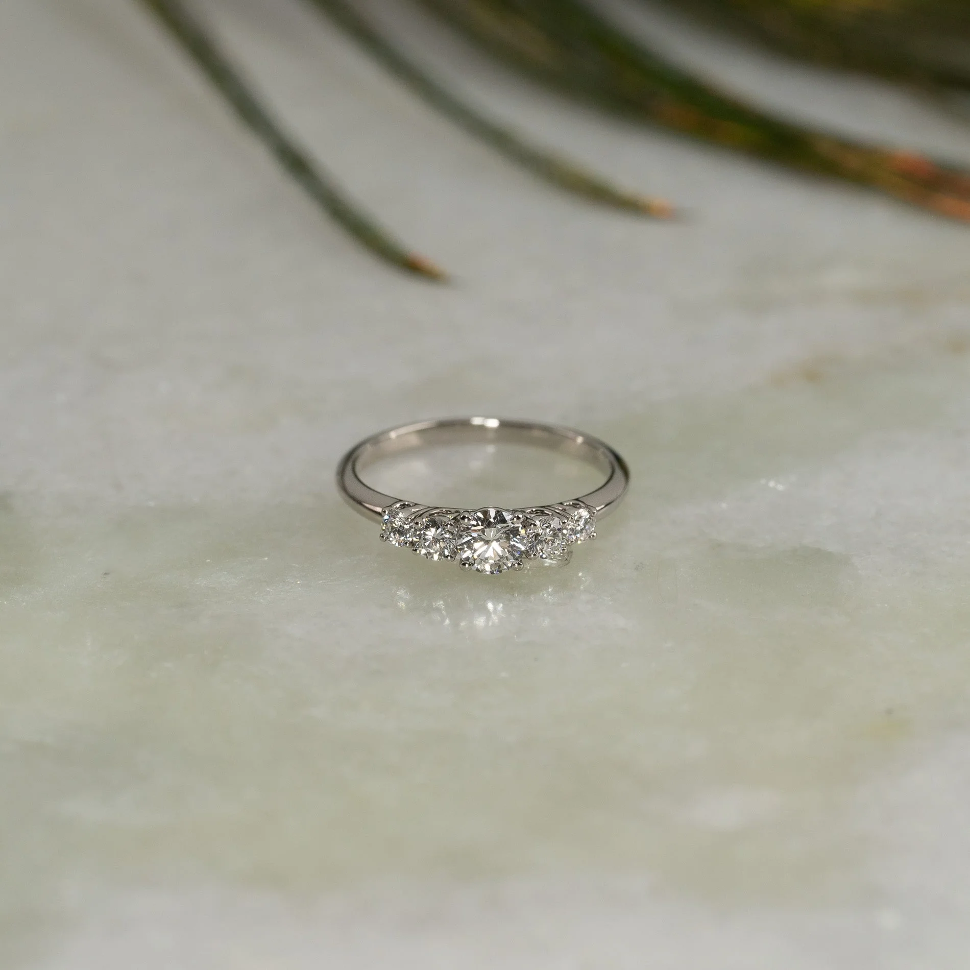 FIVE-STONE TRELLIS LAB-DIAMOND RING - 0.7ct - WG - Image 5