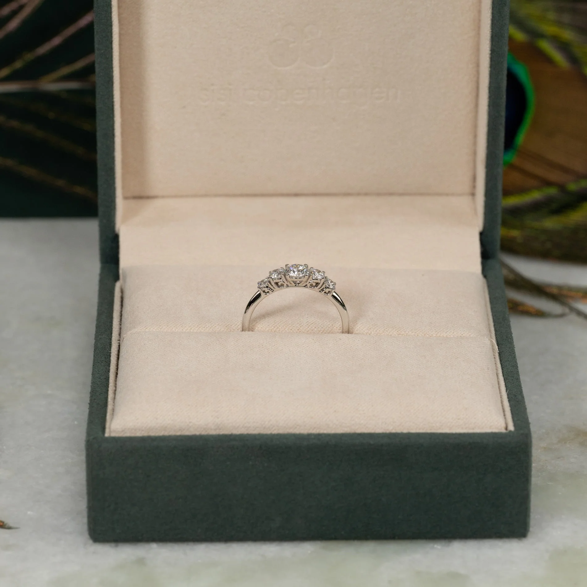 FIVE-STONE TRELLIS LAB-DIAMOND RING - 0.7ct - WG - Image 8