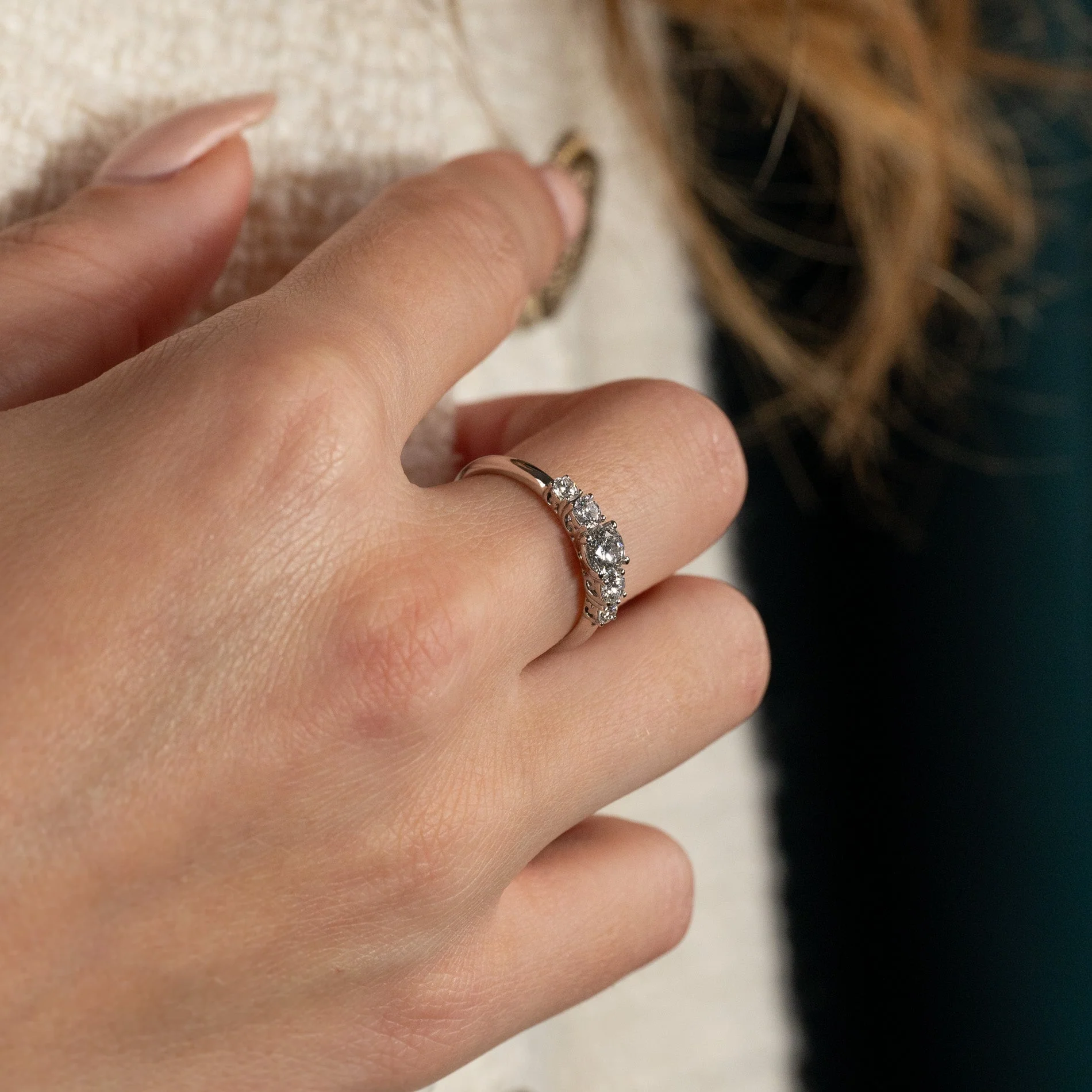 FIVE-STONE TRELLIS LAB-DIAMOND RING - 0.7ct - WG - Image 9