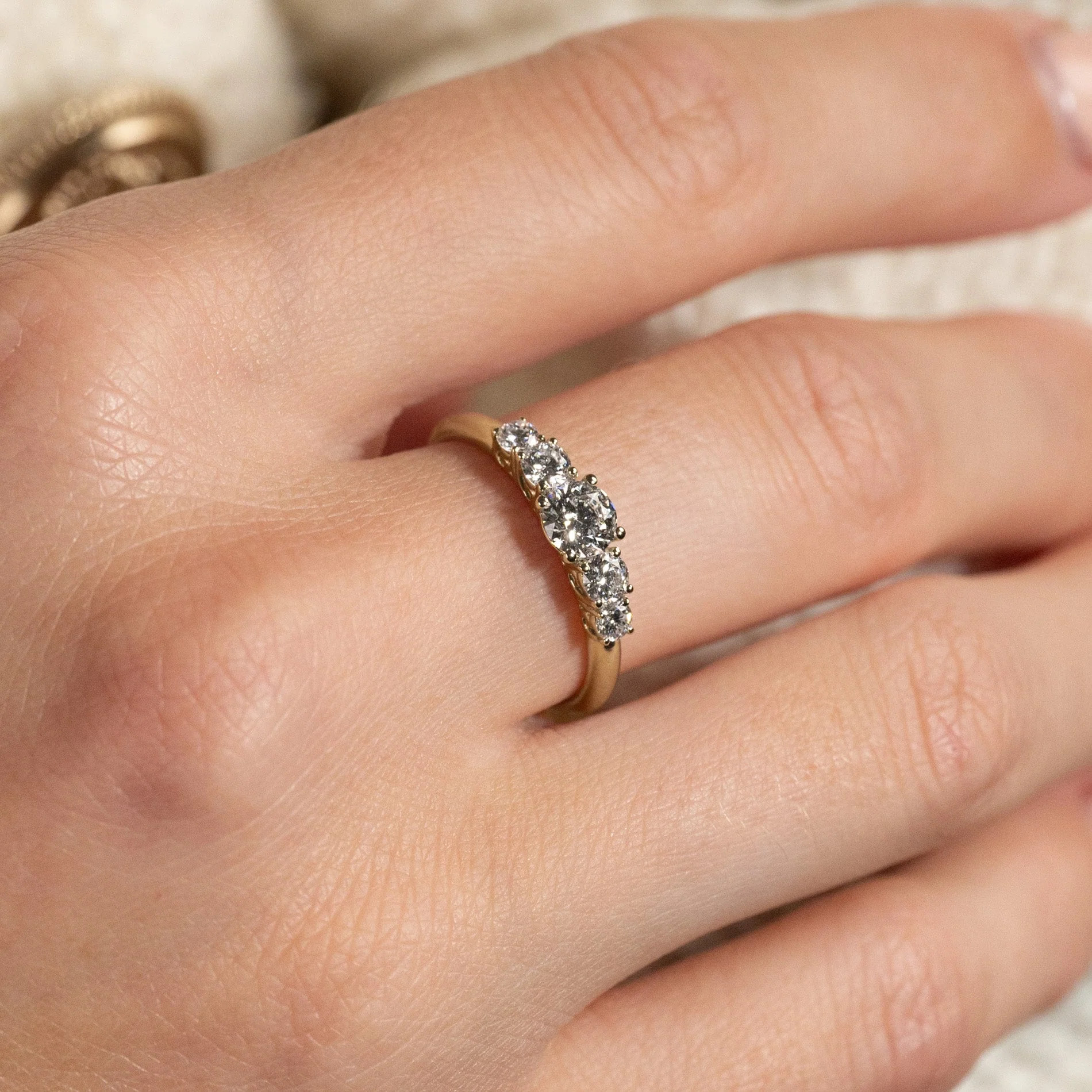FIVE-STONE TRELLIS LAB-DIAMOND RING - 0.7ct - YG - Image 2