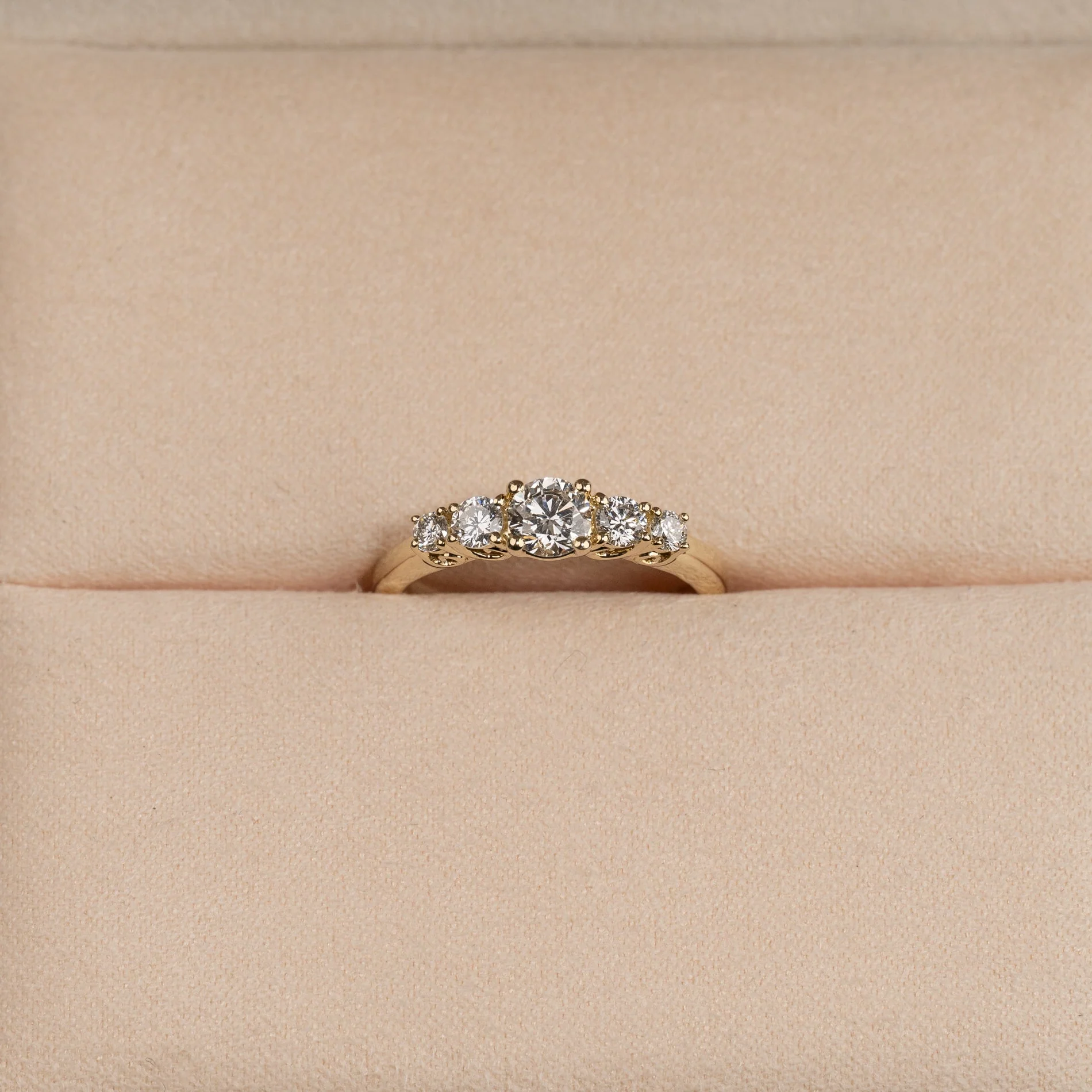 FIVE-STONE TRELLIS LAB-DIAMOND RING - 0.7ct - YG - Image 3
