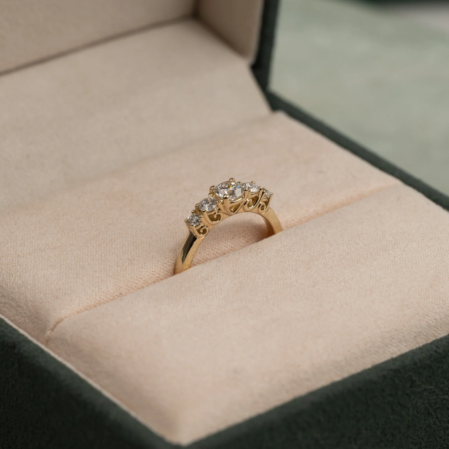 FIVE-STONE TRELLIS LAB-DIAMOND RING - 0.7ct - YG - Image 5