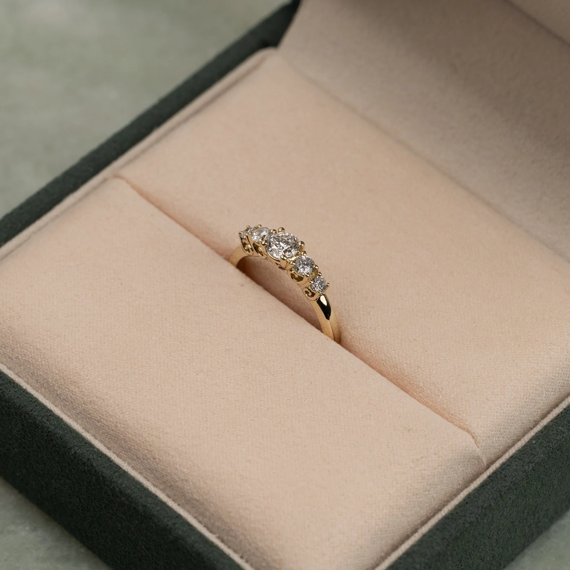 FIVE-STONE TRELLIS LAB-DIAMOND RING - 0.7ct - YG - Image 7