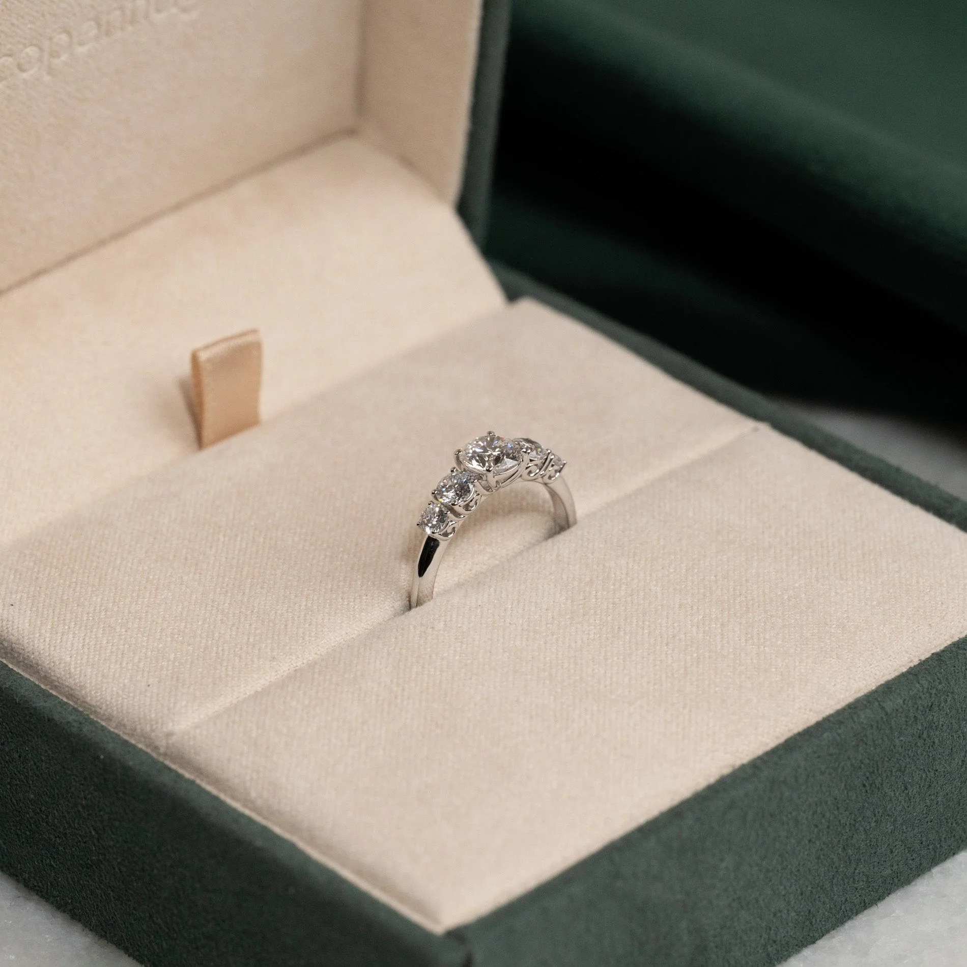 FIVE-STONE TRELLIS LAB-DIAMOND RING - 1.0ct - WG - Image 3