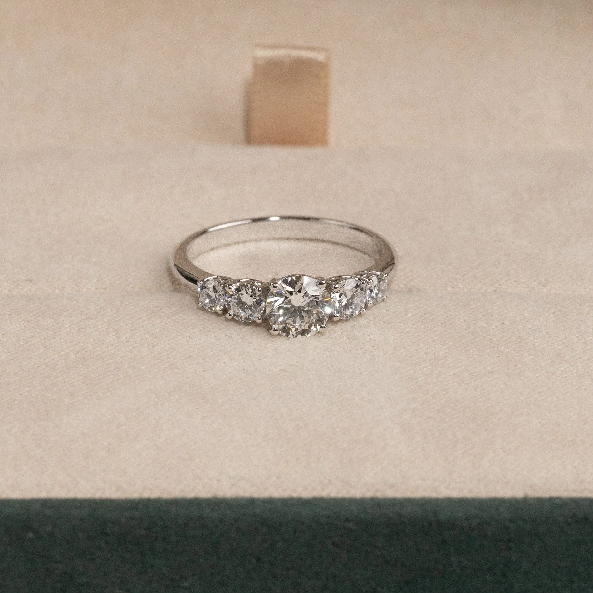 FIVE-STONE TRELLIS LAB-DIAMOND RING - 1.0ct - WG - Image 7