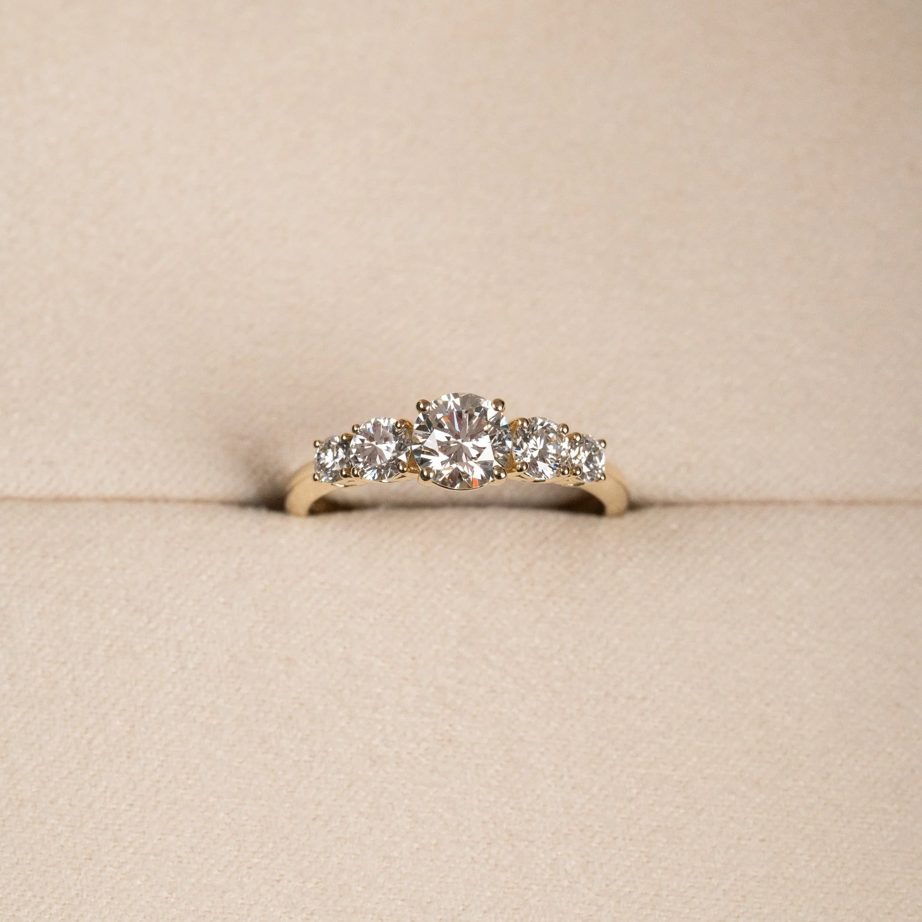 FIVE-STONE TRELLIS LAB-DIAMOND RING - 1.0ct - YG - Image 3