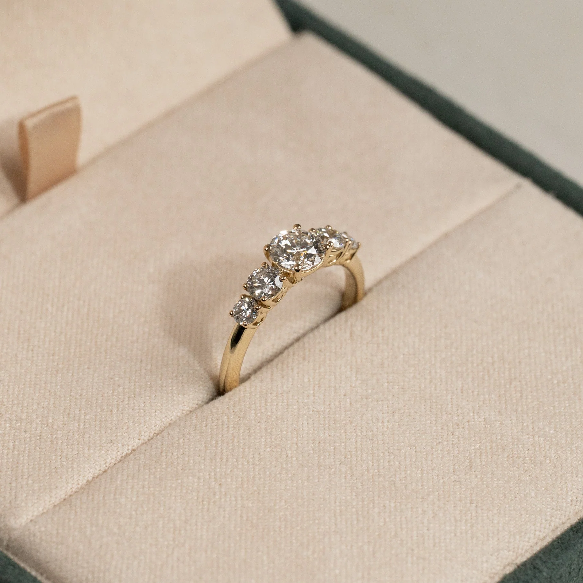 FIVE-STONE TRELLIS LAB-DIAMOND RING - 1.0ct - YG - Image 6