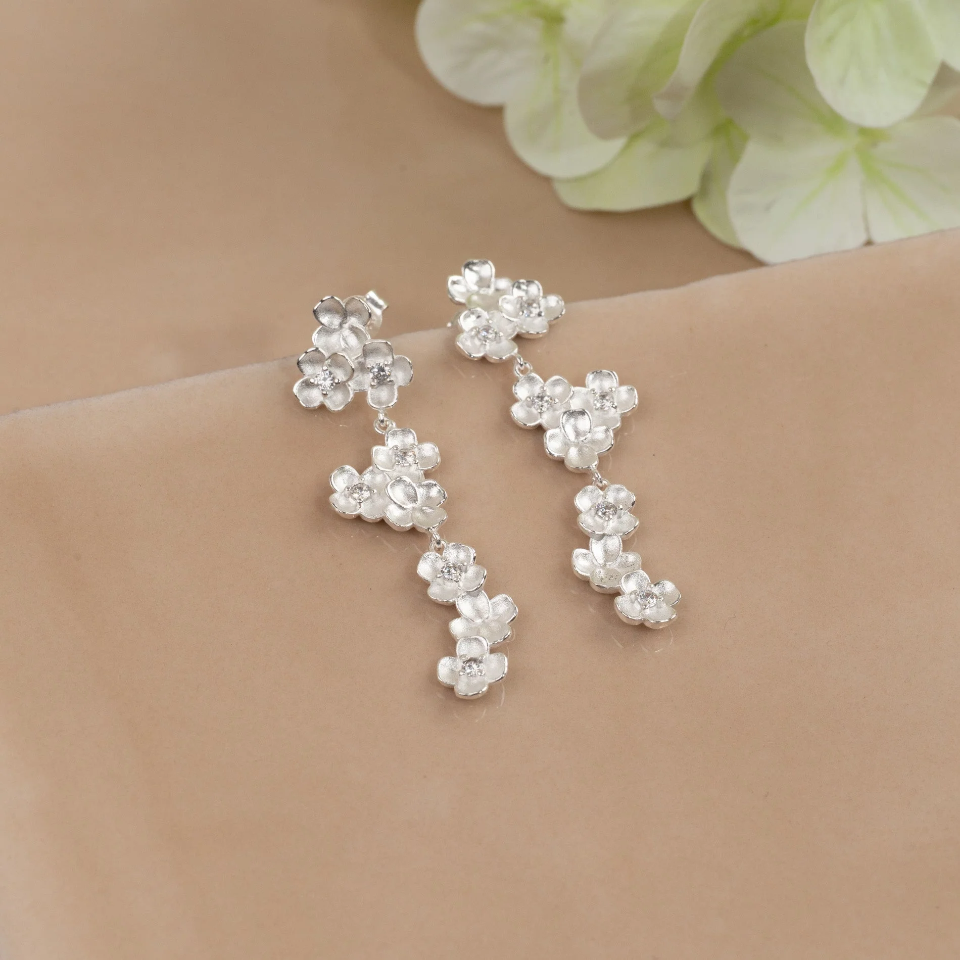 FLORA CRYSTAL SILVER EARRING