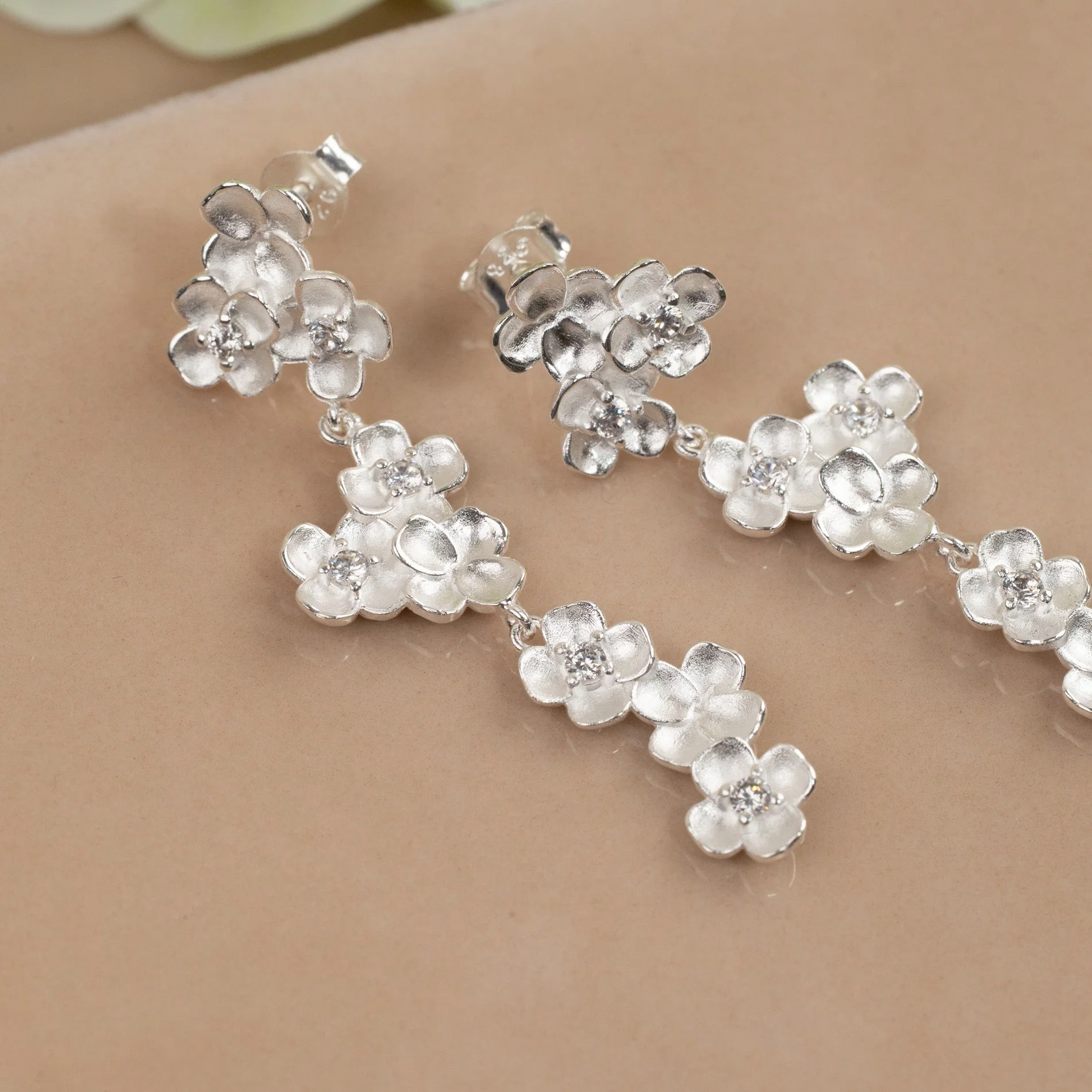 FLORA CRYSTAL SILVER EARRING - Image 3