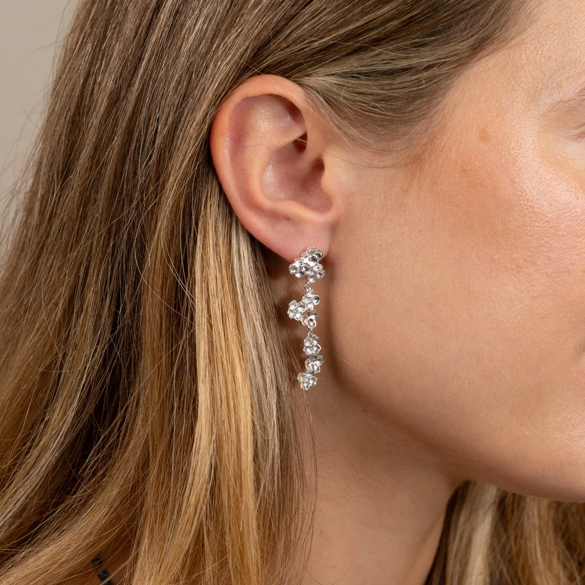 FLORA CRYSTAL SILVER EARRING - Image 4