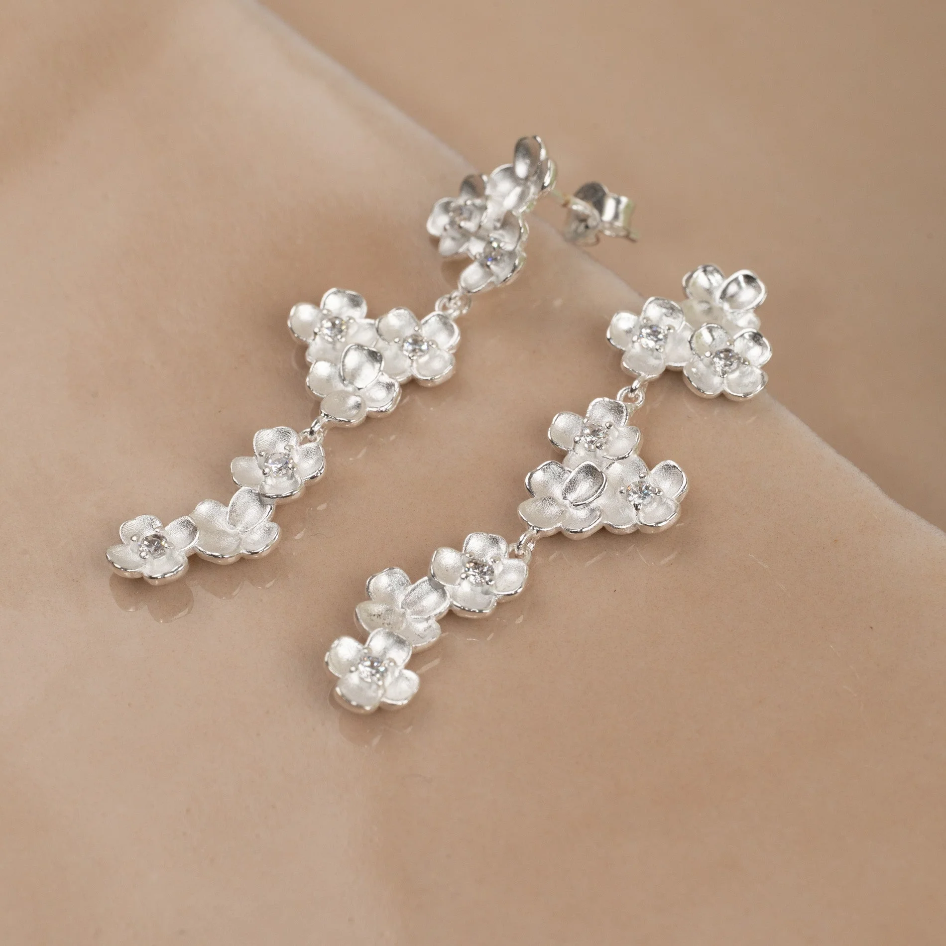 FLORA CRYSTAL SILVER EARRING - Image 5