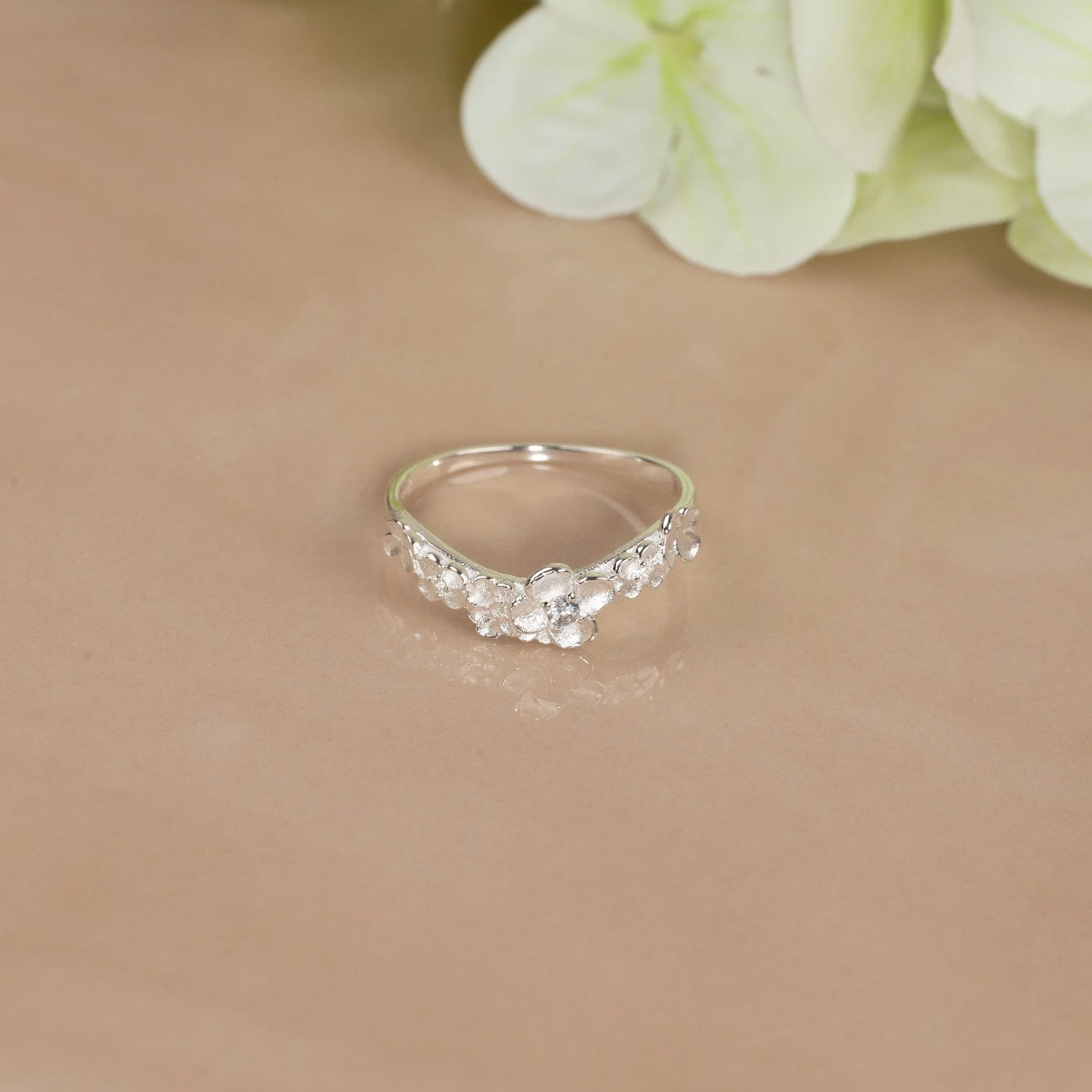 FLORA CRYSTAL SILVER RING - Image 4
