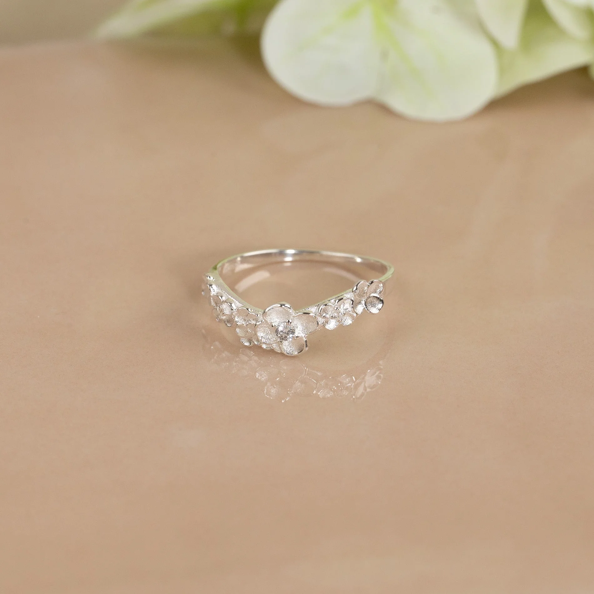 FLORA CRYSTAL SILVER RING - Image 6
