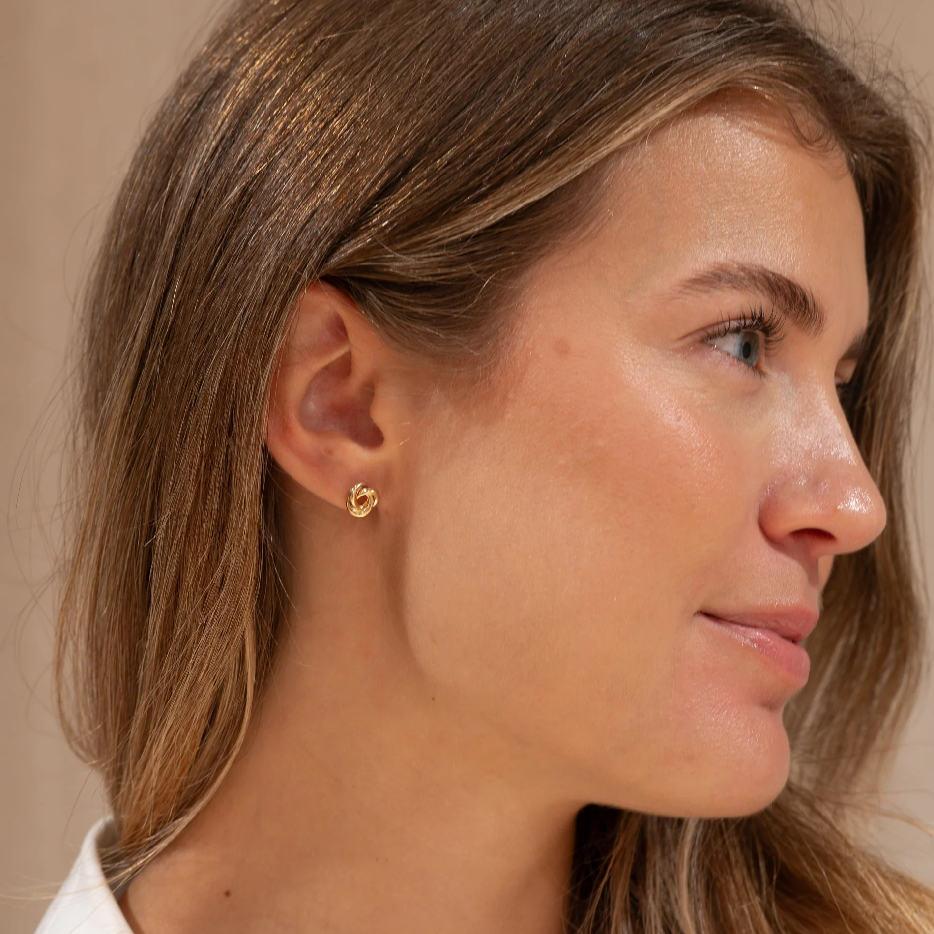 FREJA SOLID GOLD STUD EARRING - Image 4