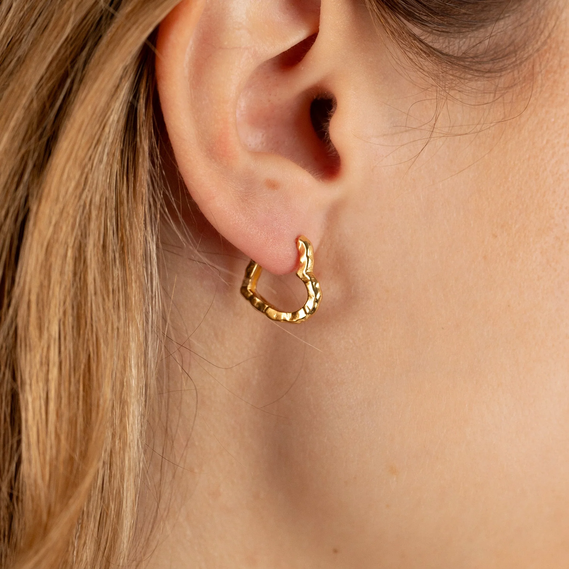FREYA GOLDEN CREOL EARRING - Image 2