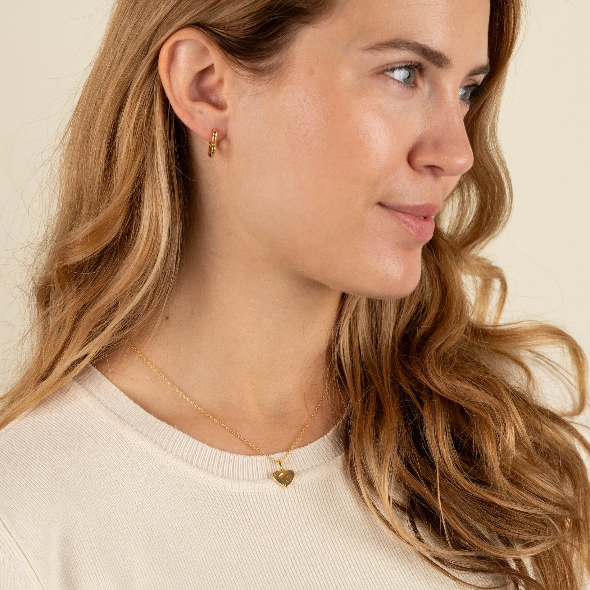 FREYA GOLDEN CREOL EARRING - Image 8