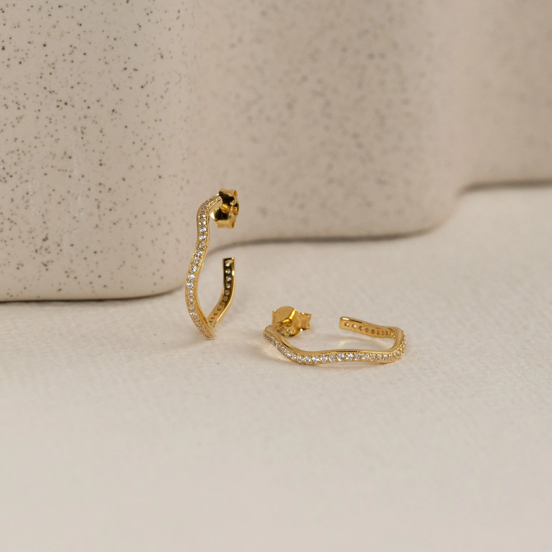GAIA CRYSTAL GOLDEN CREOL EARRING