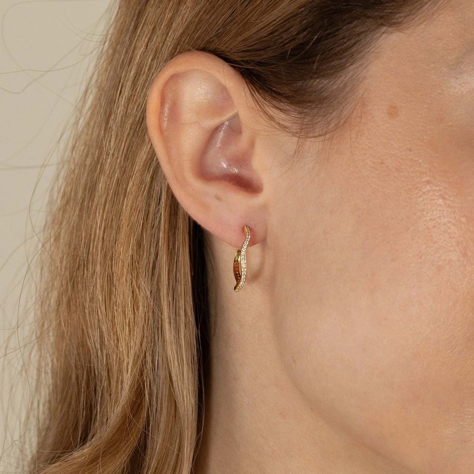 GAIA CRYSTAL GOLDEN CREOL EARRING - Image 2