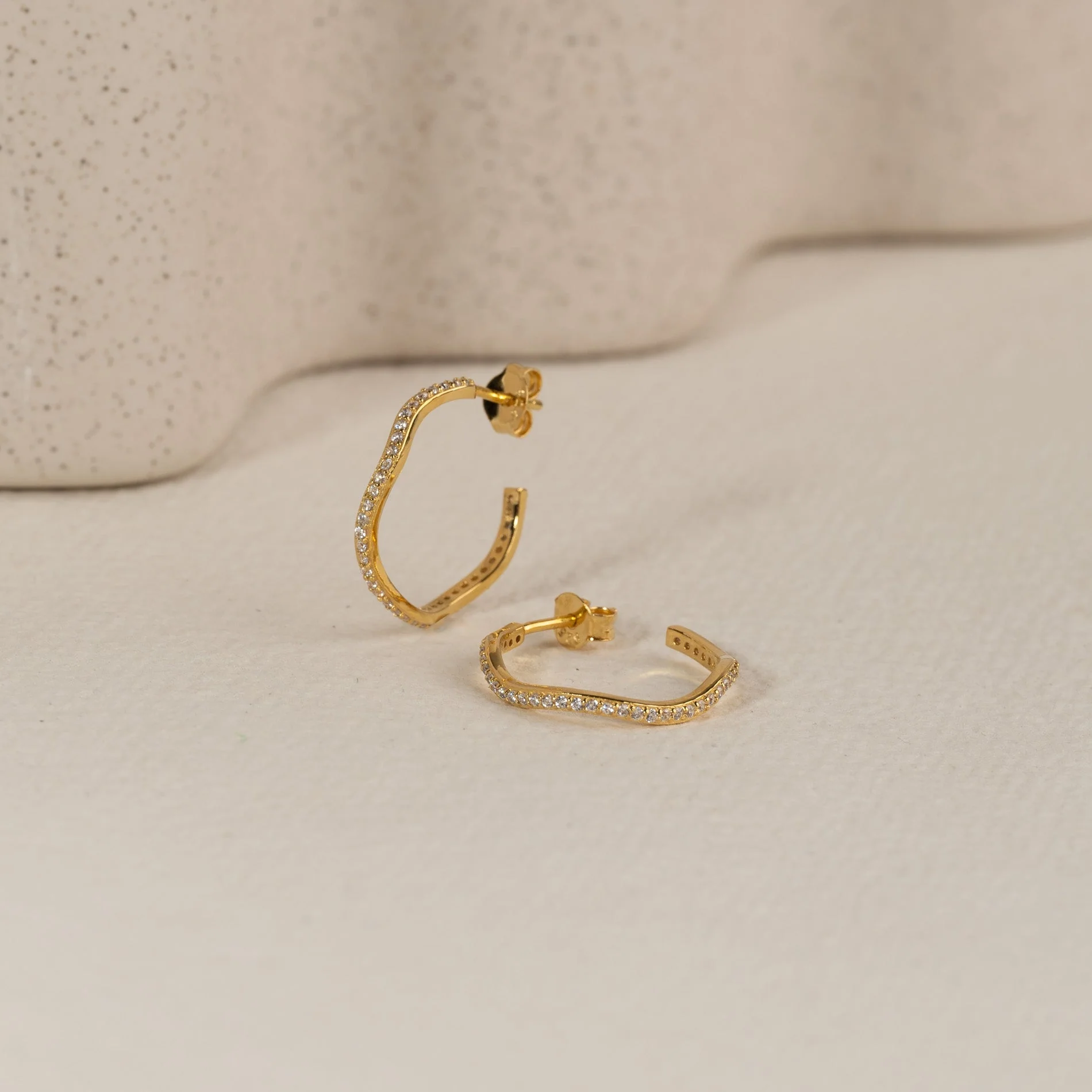 GAIA CRYSTAL GOLDEN CREOL EARRING - Image 5