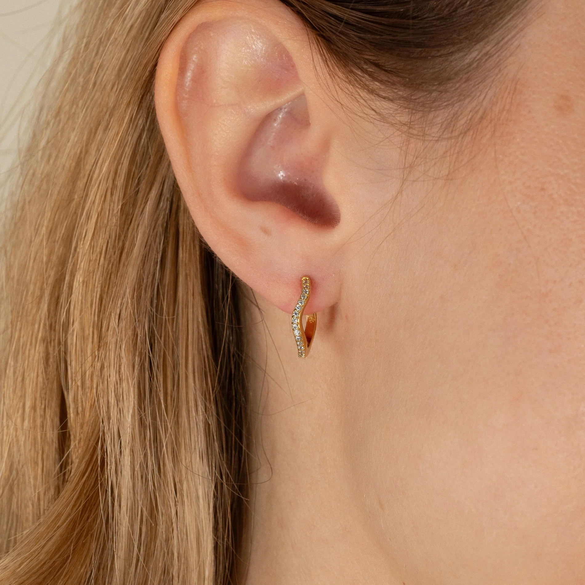 GAIA CRYSTAL GOLDEN HUGGIE EARRING - Image 2