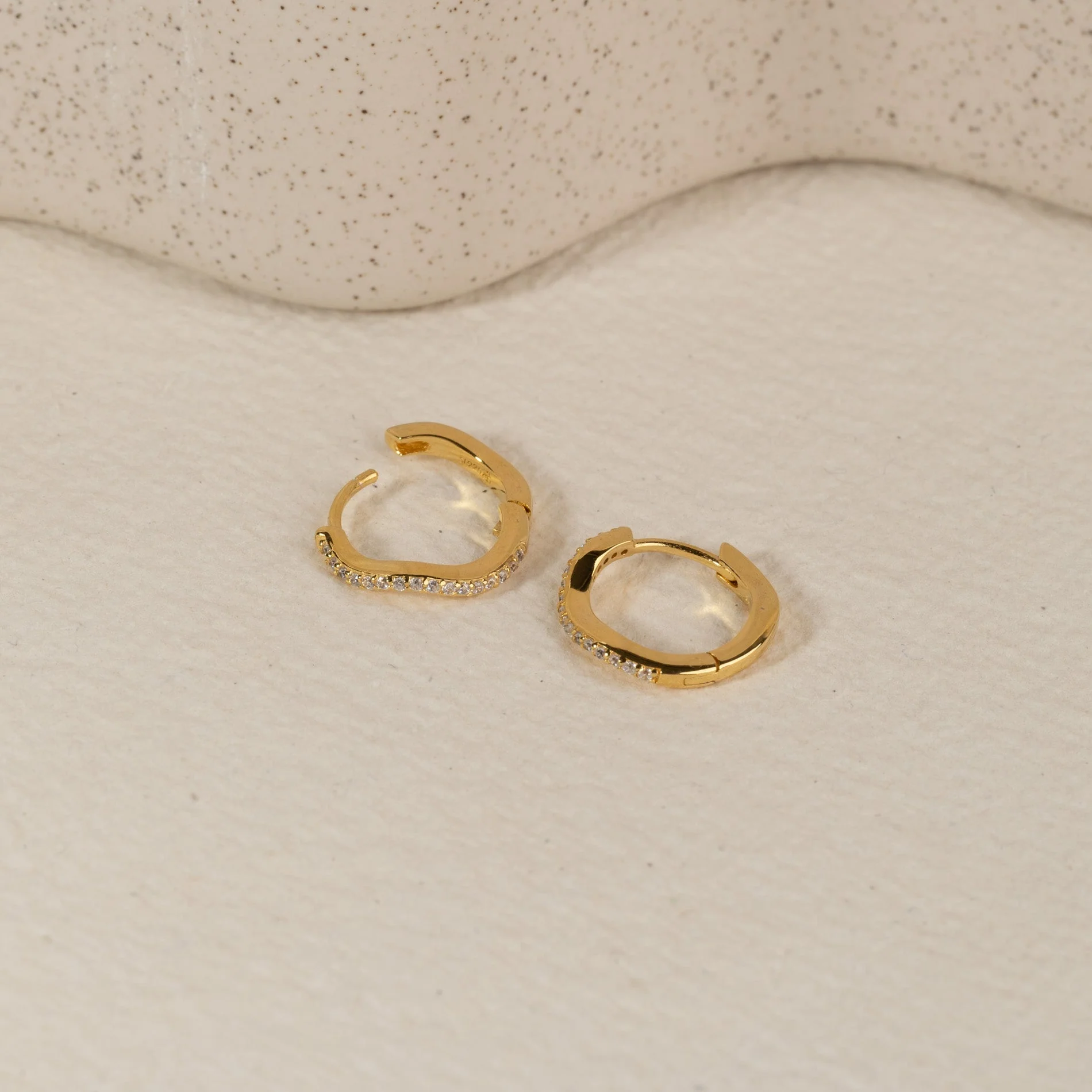 GAIA CRYSTAL GOLDEN HUGGIE EARRING - Image 3