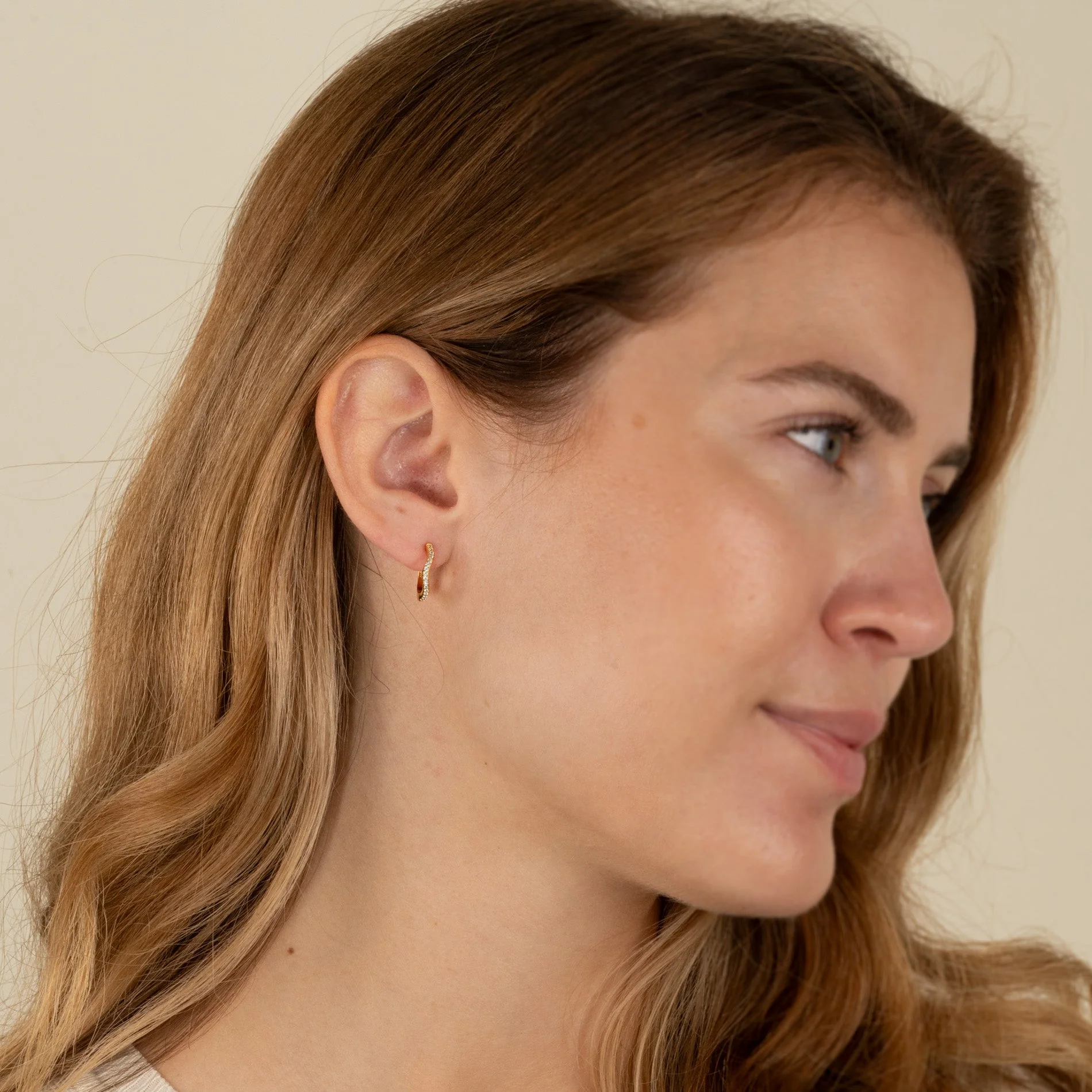 GAIA CRYSTAL GOLDEN HUGGIE EARRING - Image 6