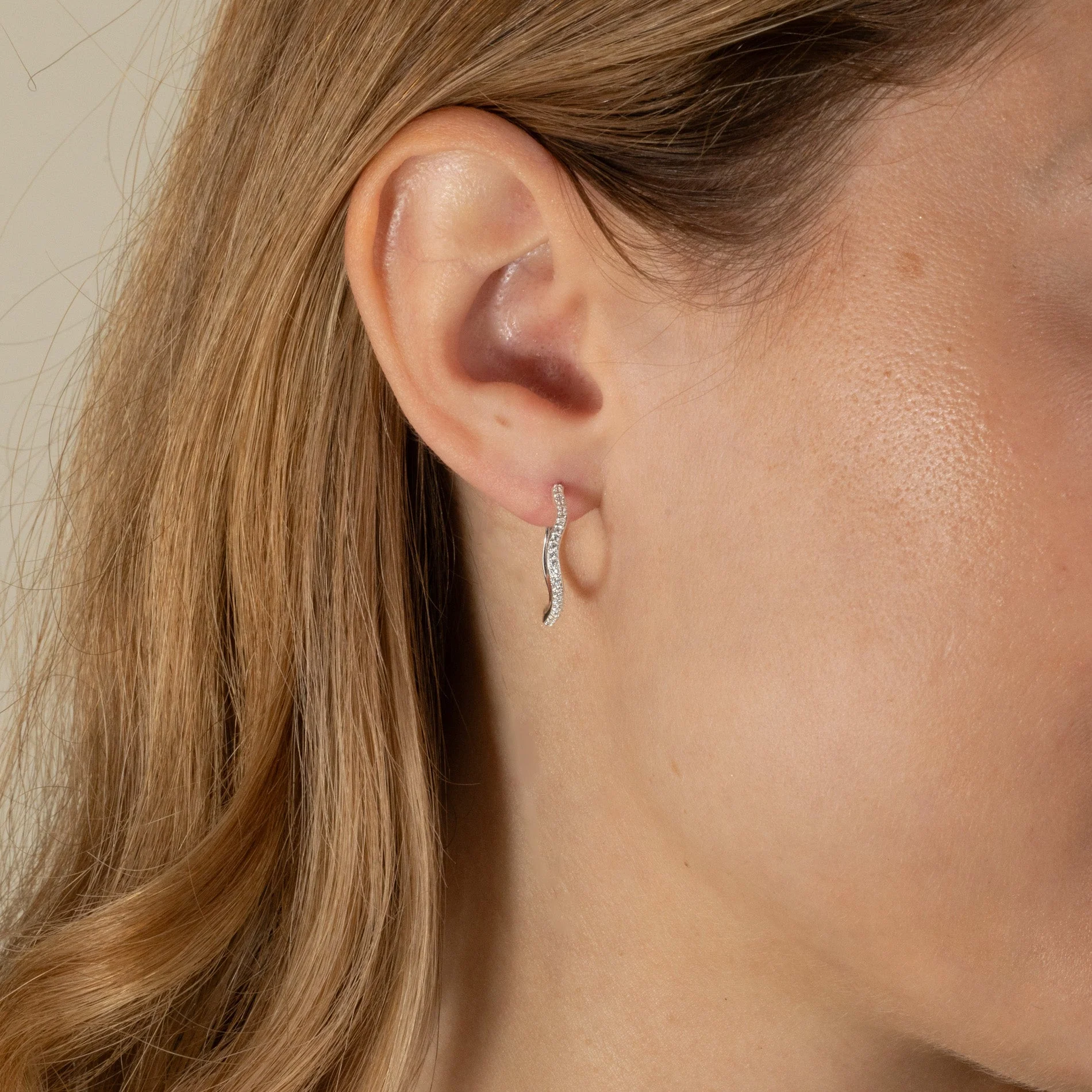 GAIA CRYSTAL SILVER CREOL EARRING - Image 3