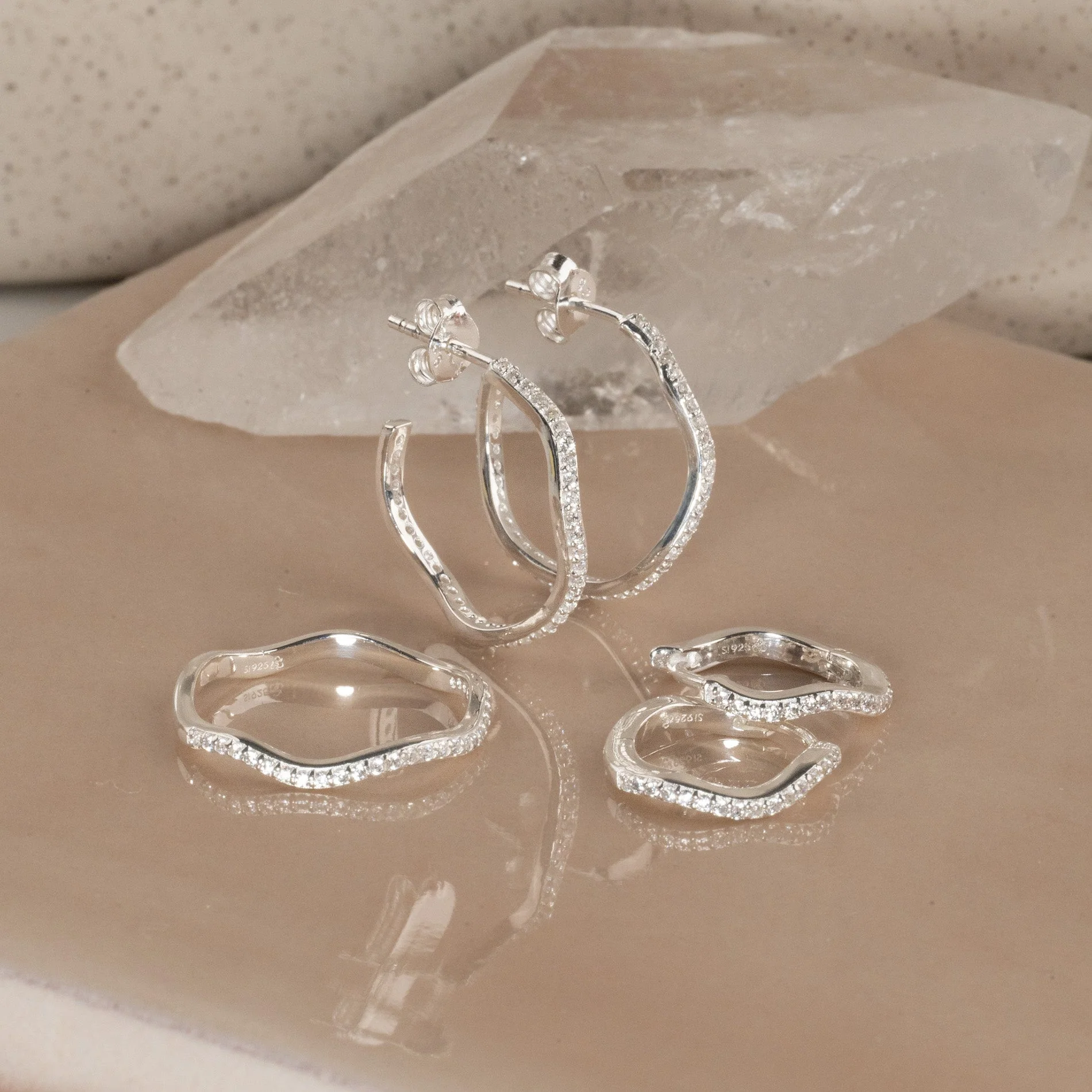 GAIA CRYSTAL SILVER CREOL EARRING - Image 7