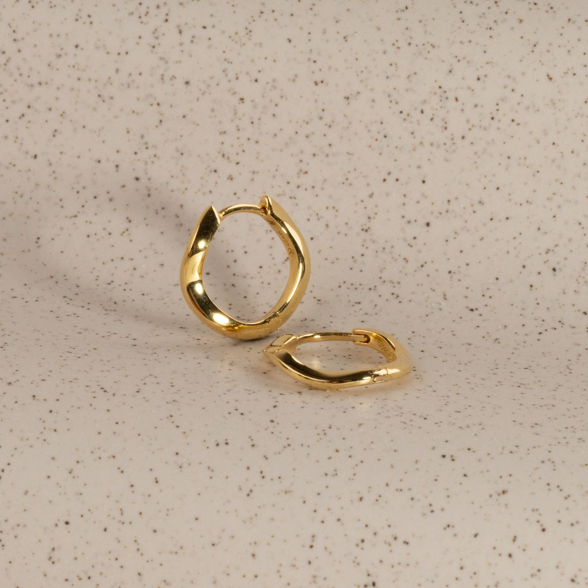 GAIA GOLDEN HUGGIE EARRING - Image 3