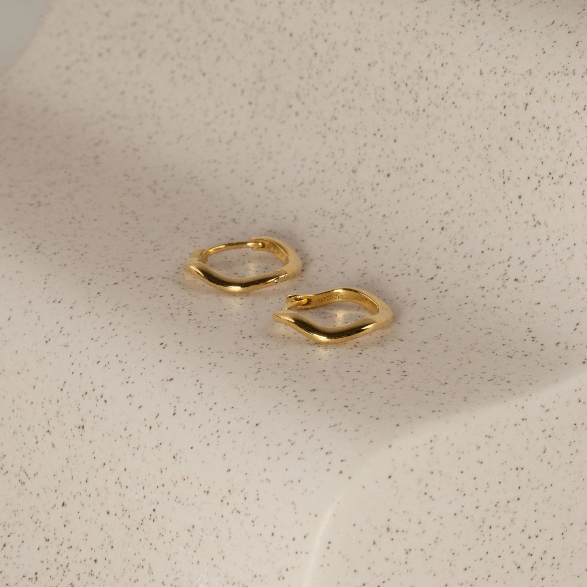 GAIA GOLDEN HUGGIE EARRING - Image 5