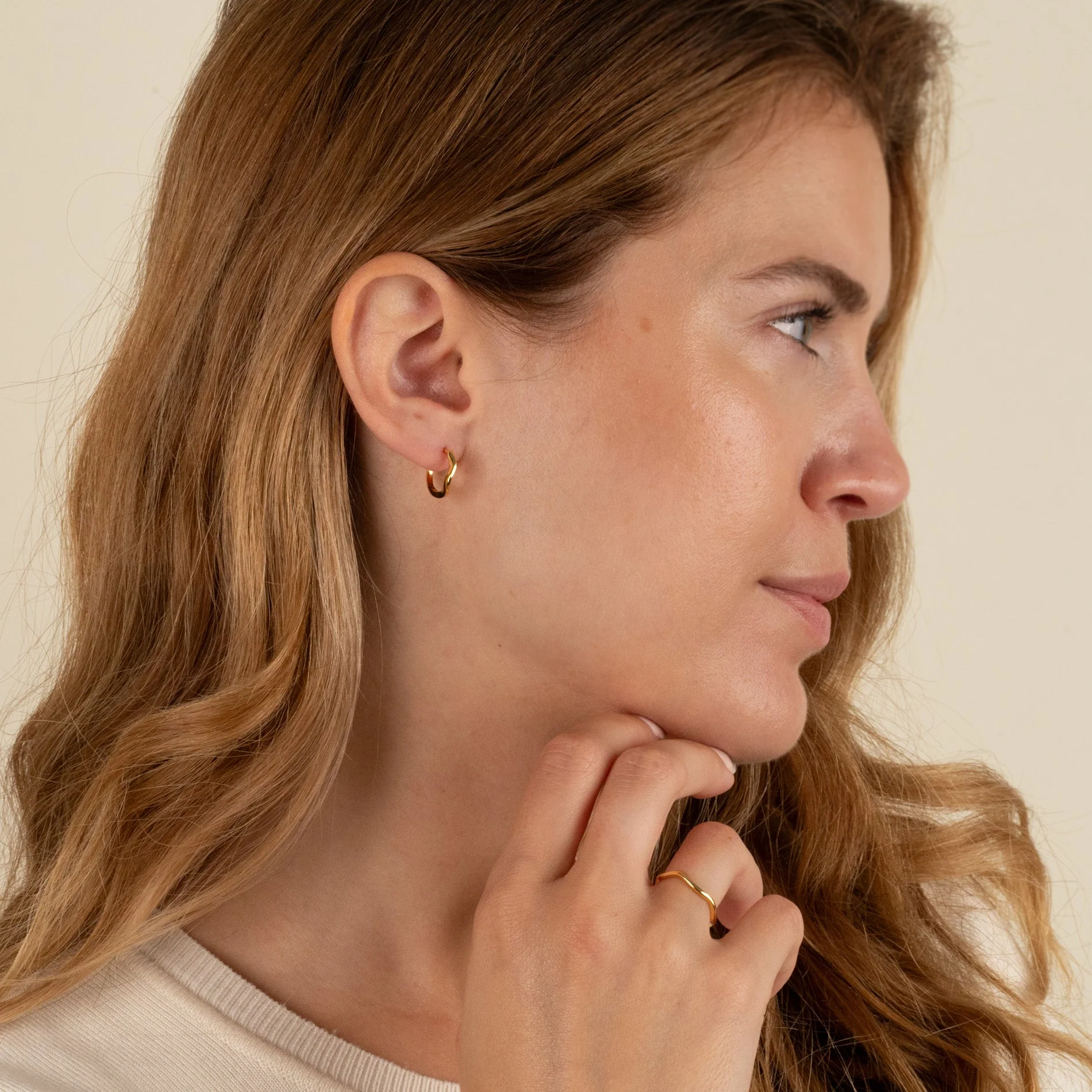 GAIA GOLDEN HUGGIE EARRING - Image 7