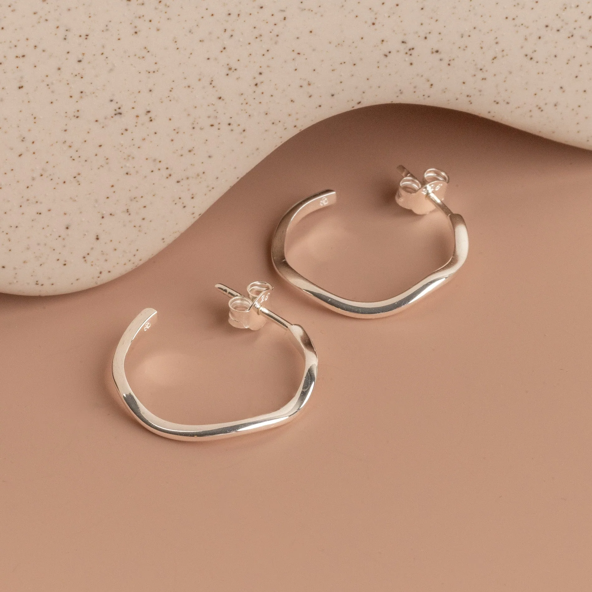 GAIA SILVER CREOL EARRING - Image 3