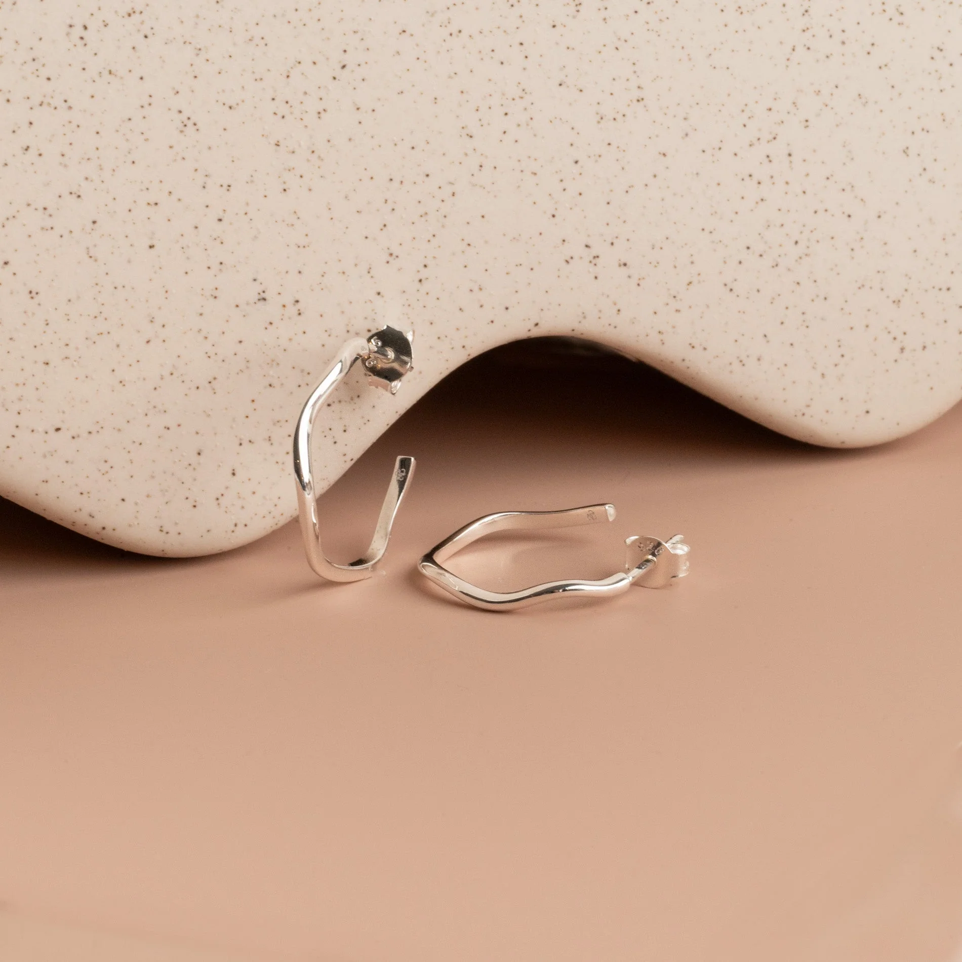 GAIA SILVER CREOL EARRING - Image 5