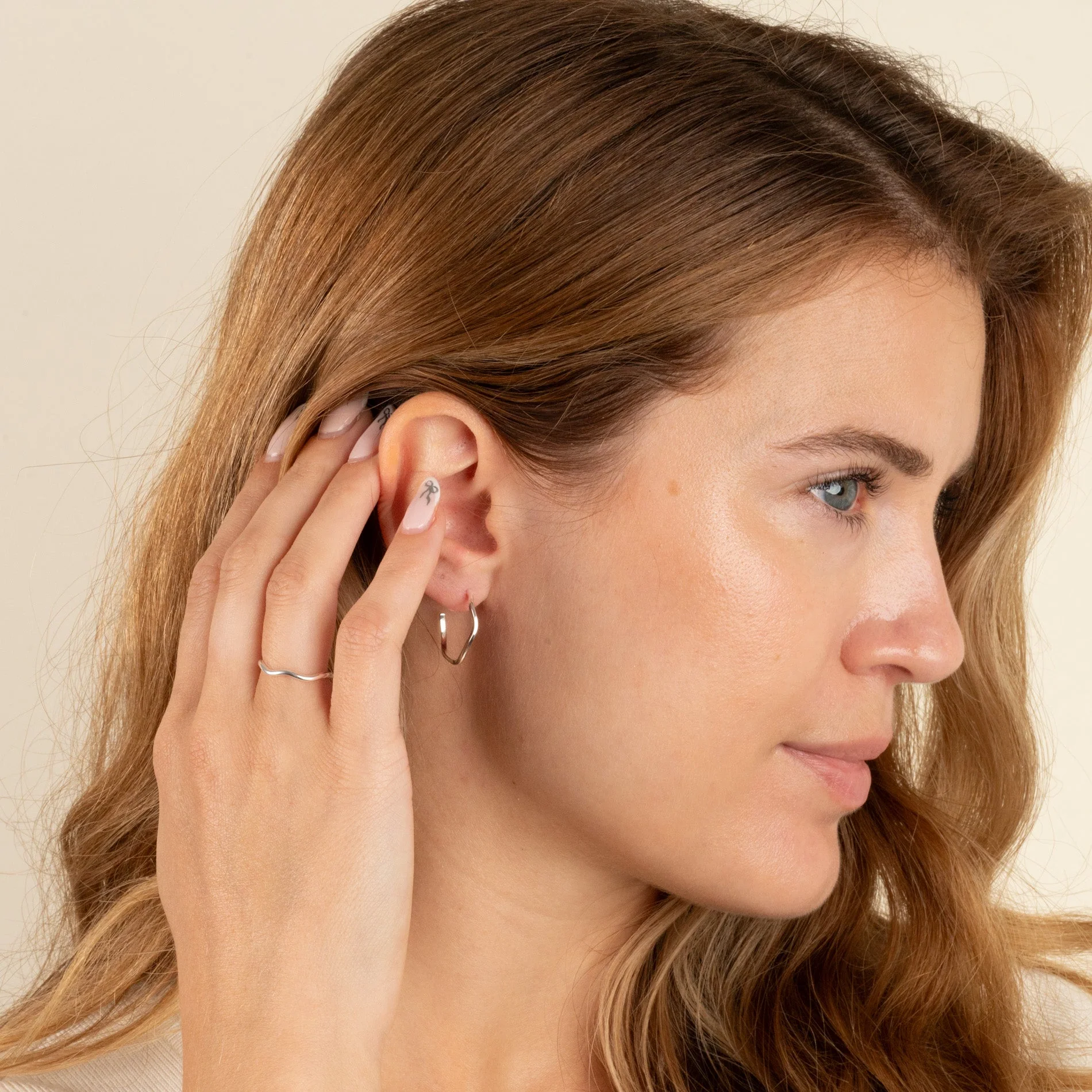 GAIA SILVER CREOL EARRING - Image 6