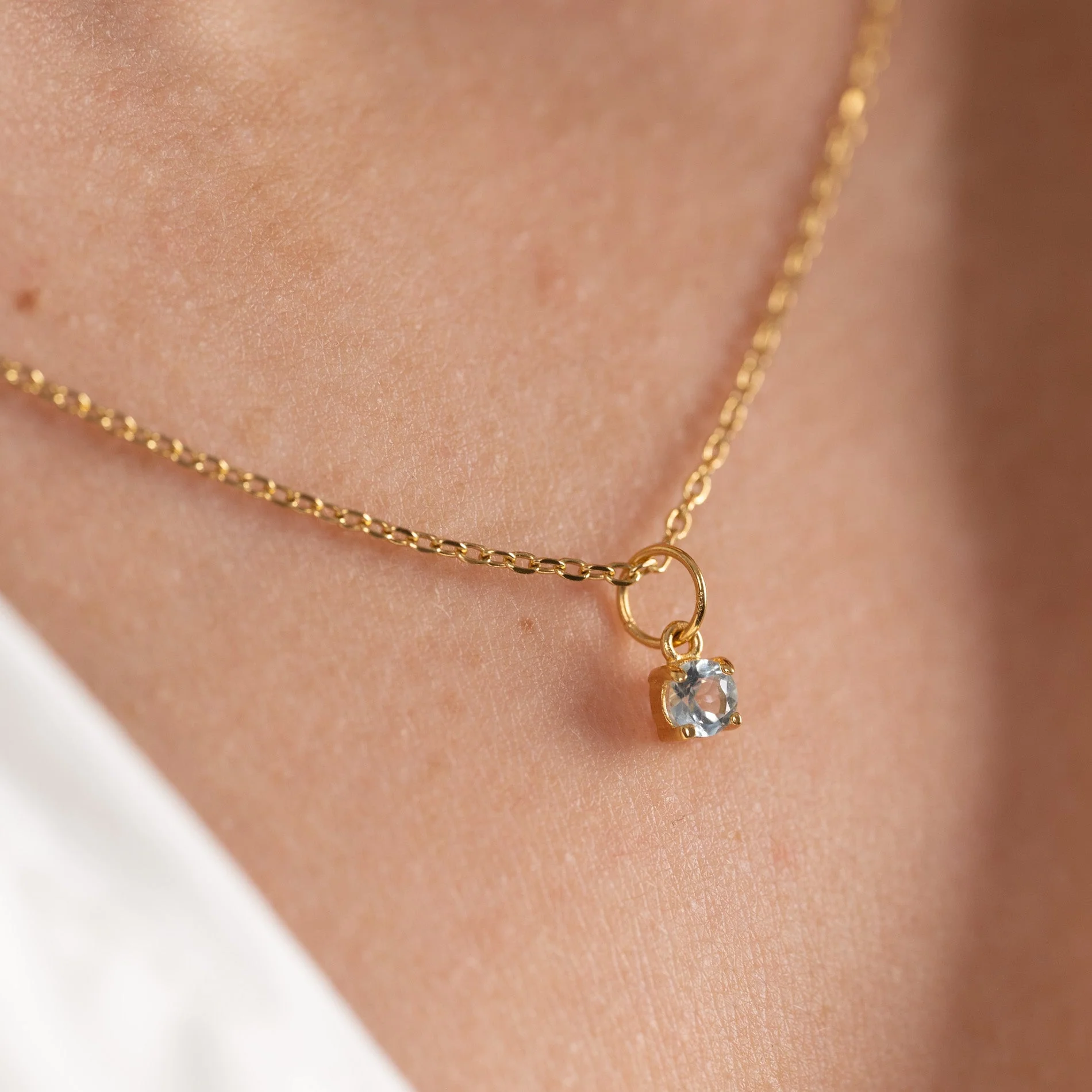 GEMMA BLUE TOPAZ GOLDEN PENDANT - Image 3