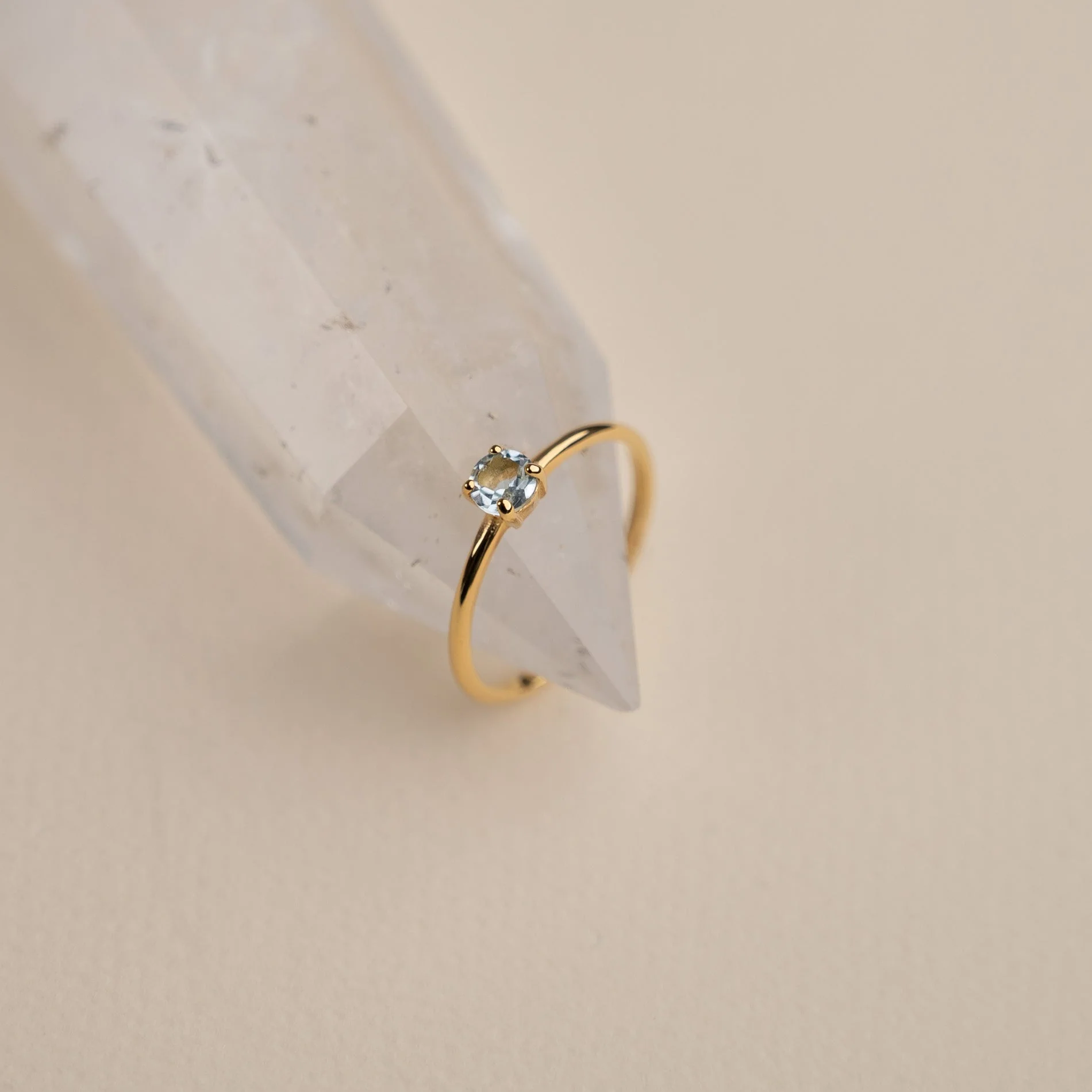 GEMMA BLUE TOPAZ GOLDEN RING - Image 3