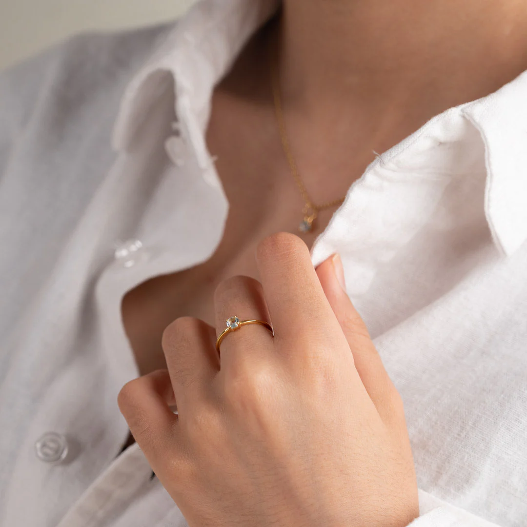 GEMMA BLUE TOPAZ GOLDEN RING - Image 4