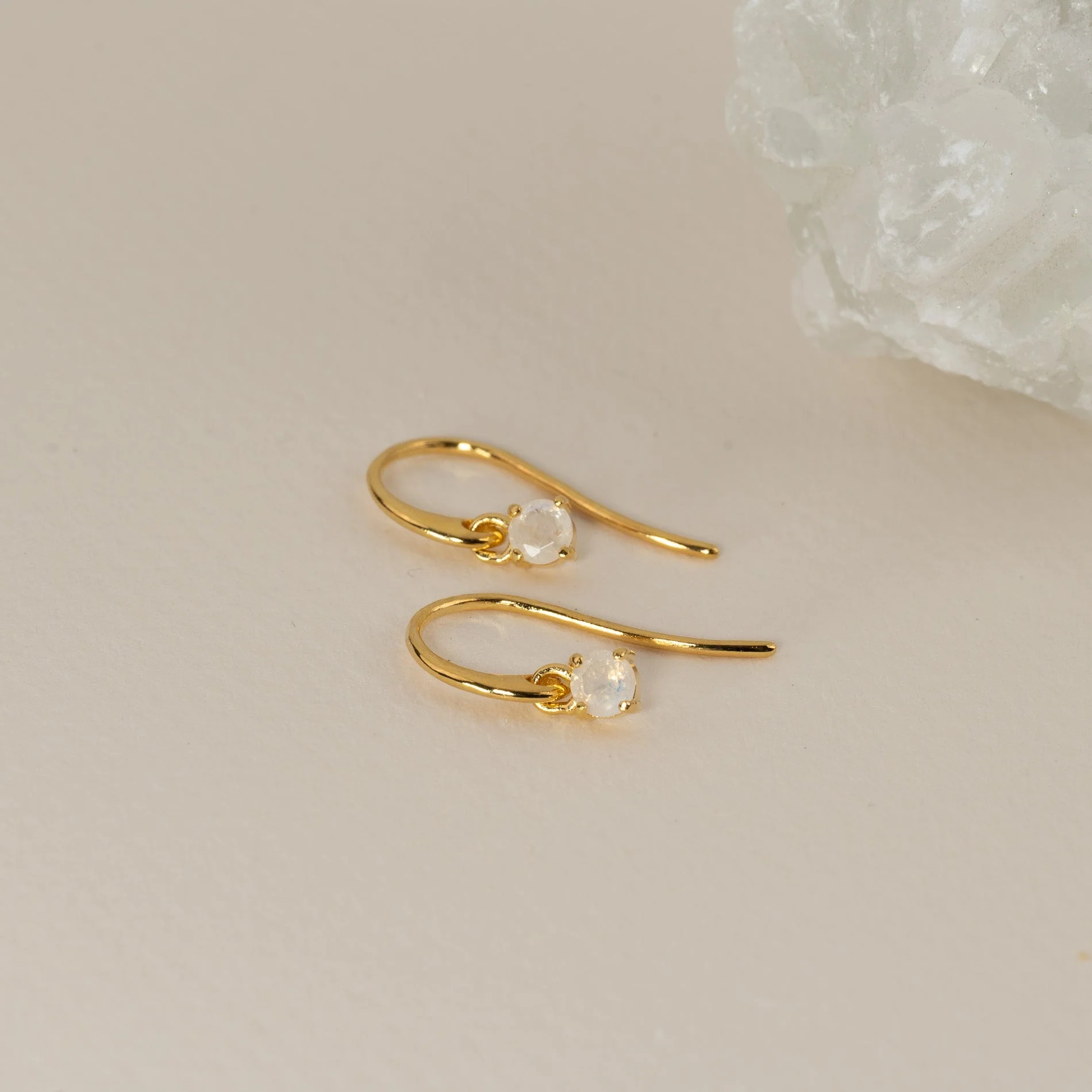GEMMA HOOK EARRING - Image 3