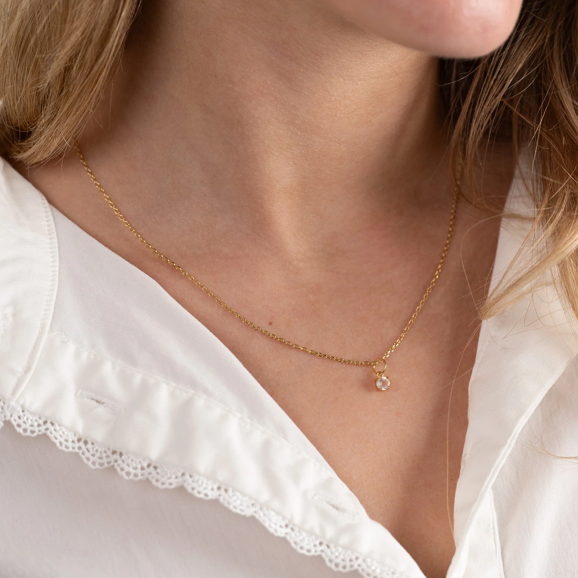 GEMMA MOONSTONE GOLDEN PENDANT - Image 3