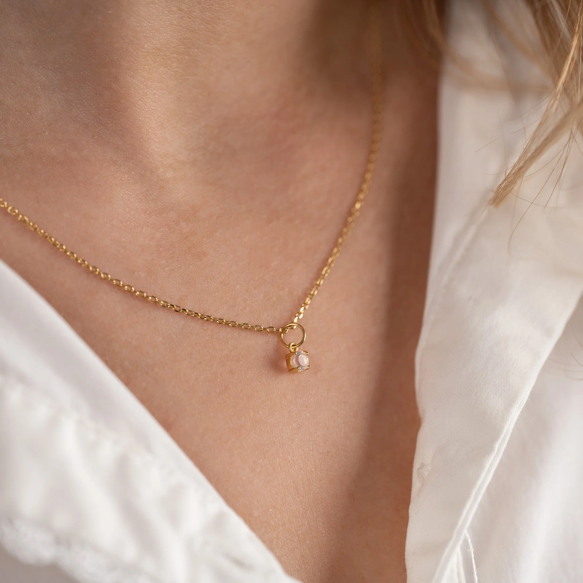 GEMMA MOONSTONE GOLDEN PENDANT - Image 4