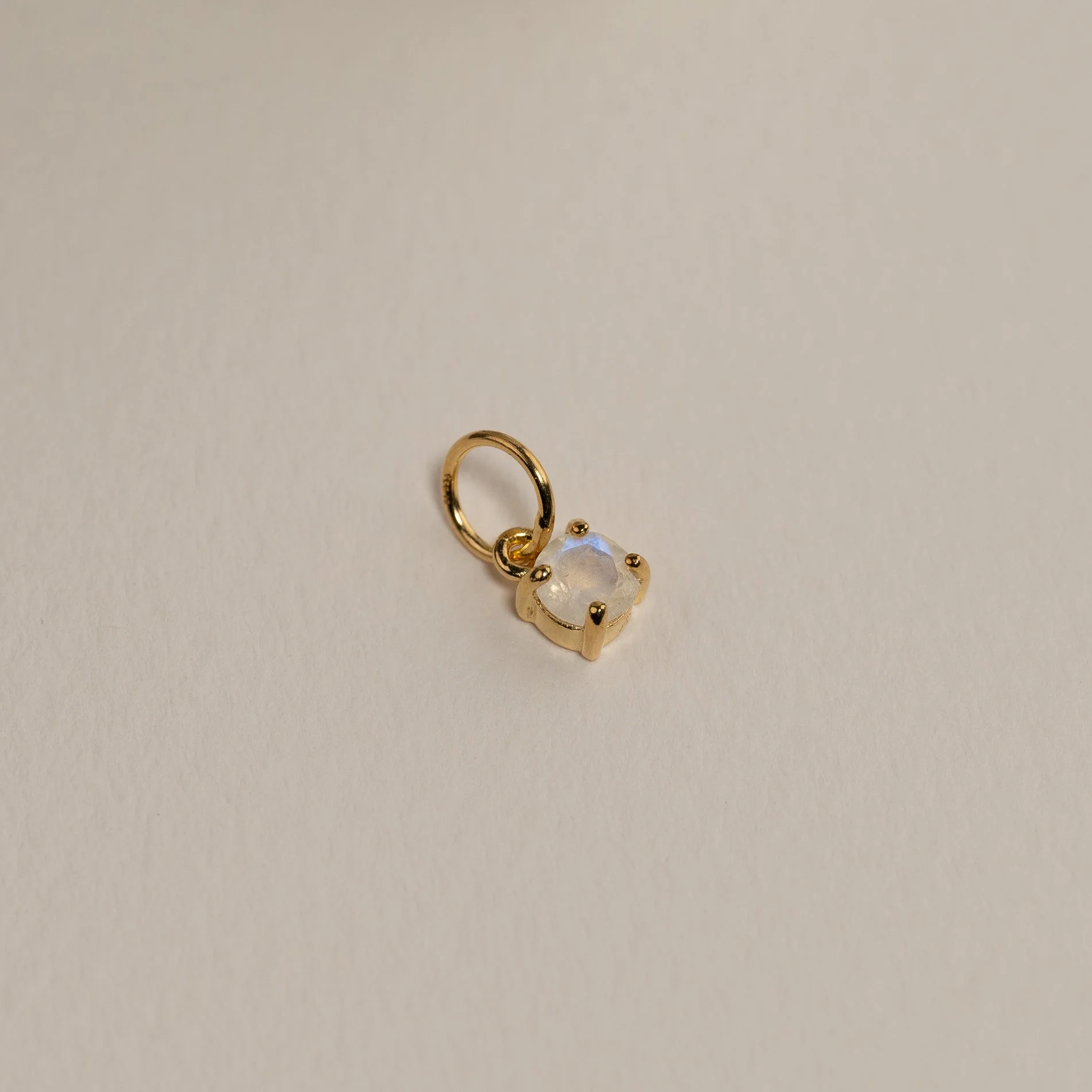 GEMMA MOONSTONE GOLDEN PENDANT - Image 5