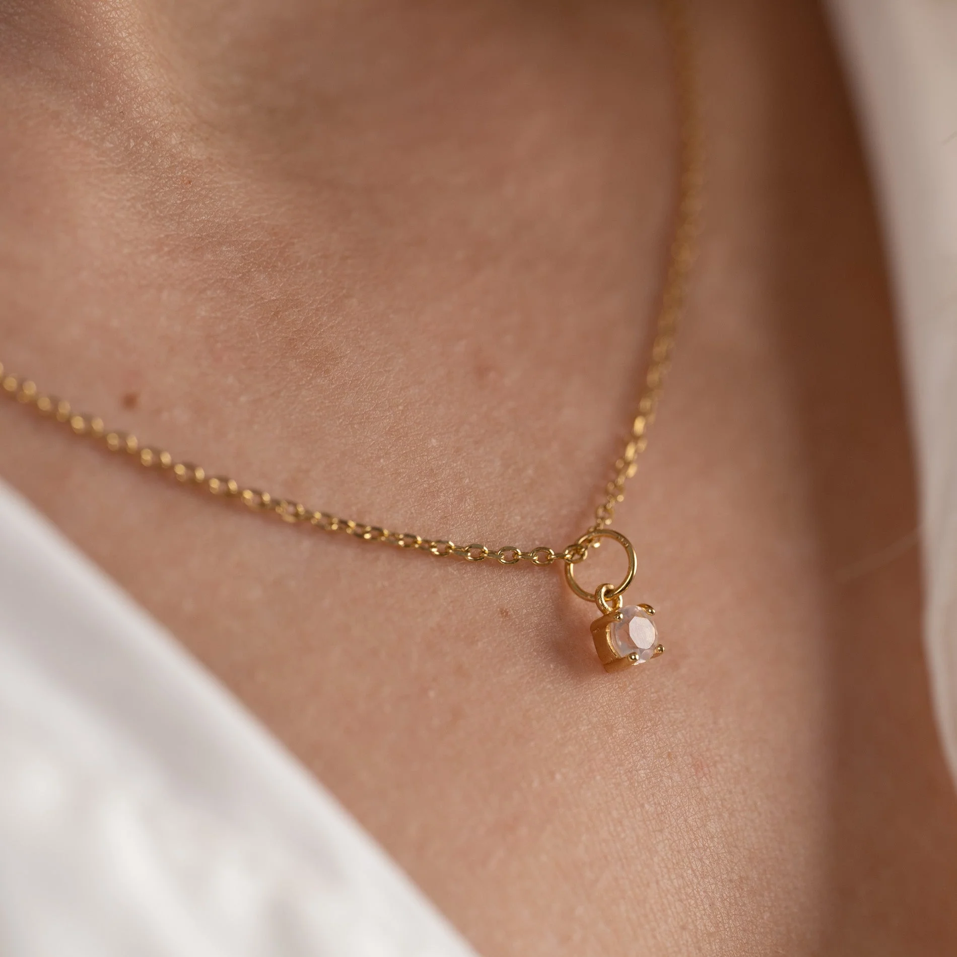GEMMA MOONSTONE GOLDEN PENDANT - Image 6