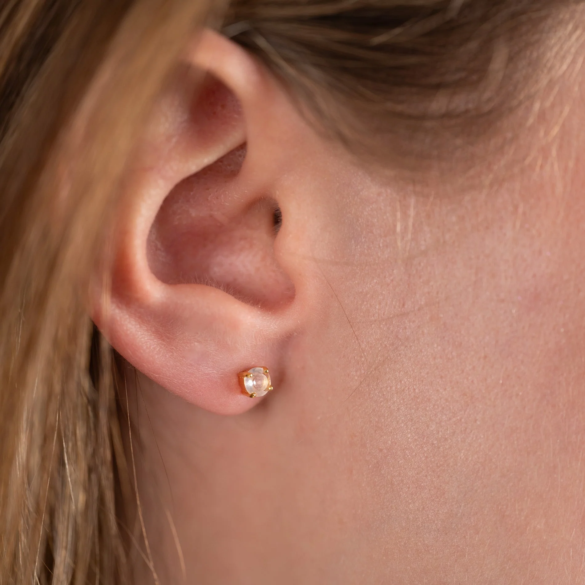GEMMA MOONSTONE GOLDEN STUD EARRING - Image 2