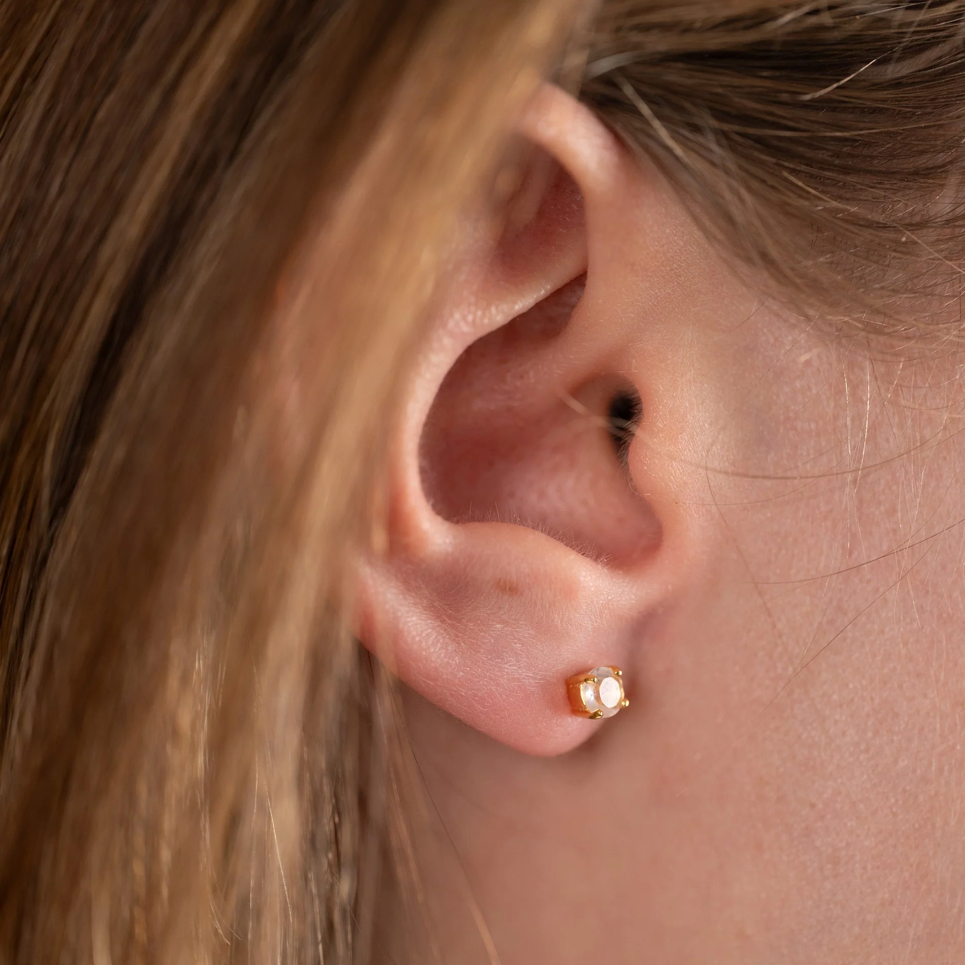 GEMMA MOONSTONE GOLDEN STUD EARRING - Image 4