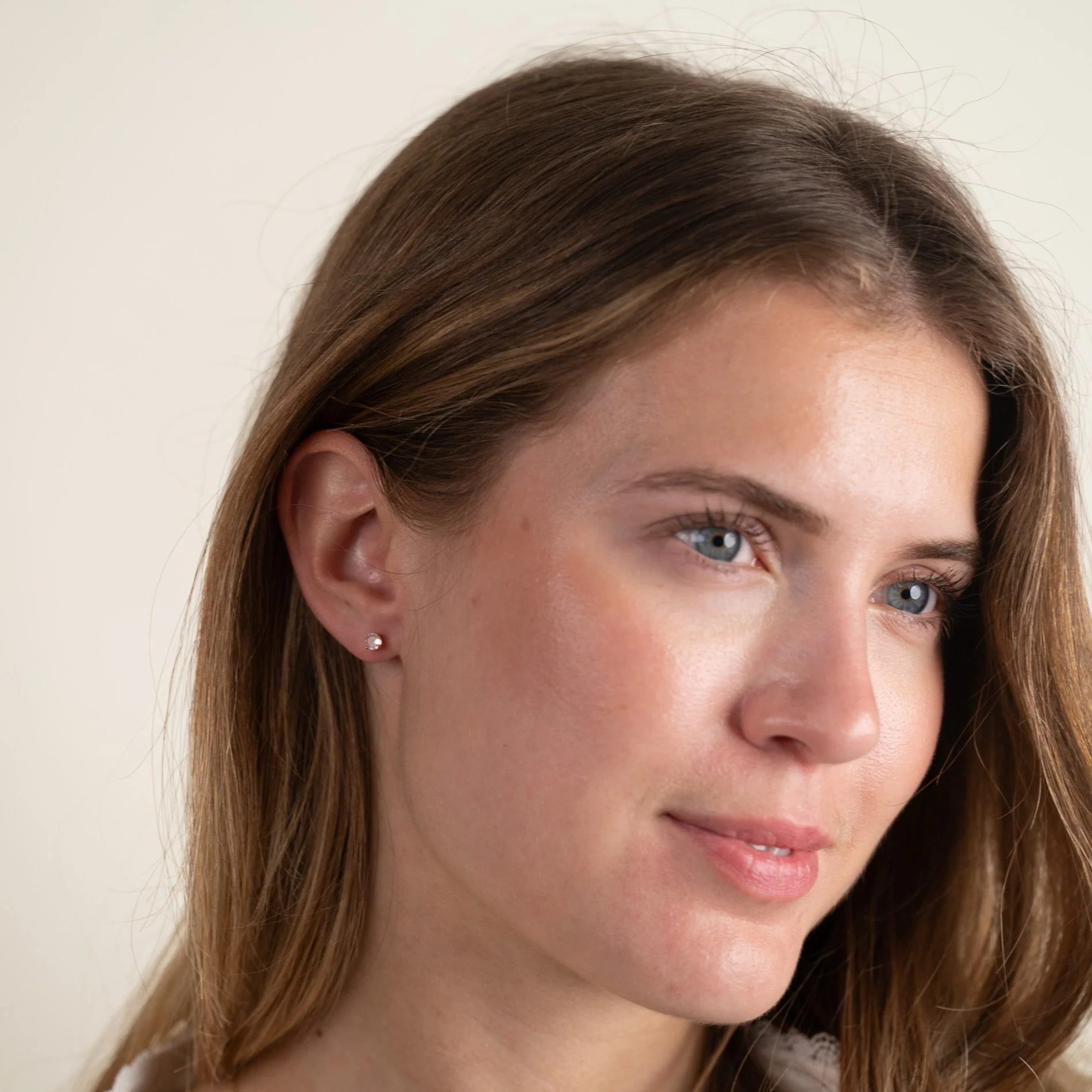 GEMMA MOONSTONE GOLDEN STUD EARRING - Image 8
