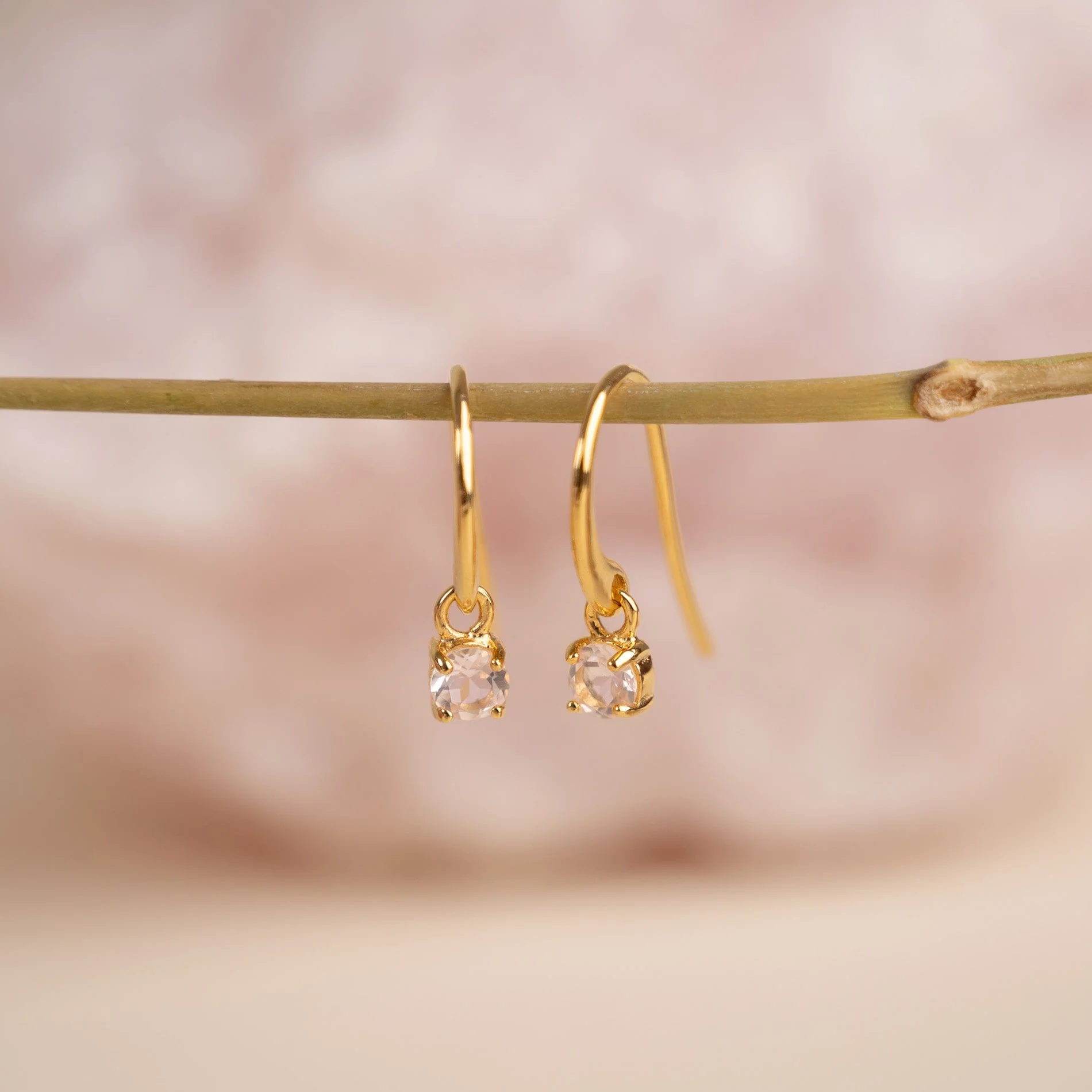GEMMA ROSE QUARTZ GOLDEN HOOK EARRING - Image 3